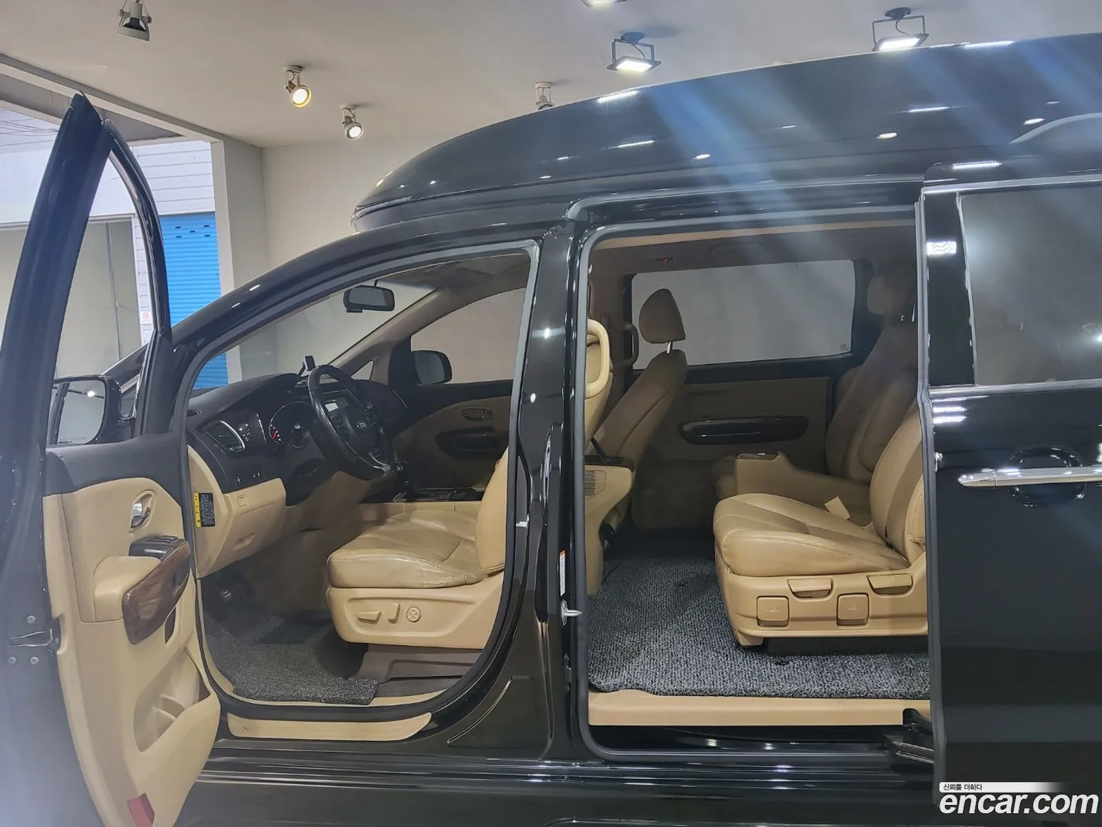 All -New Carnival 7 -Seater High Limousine Vip - фотография 13397588