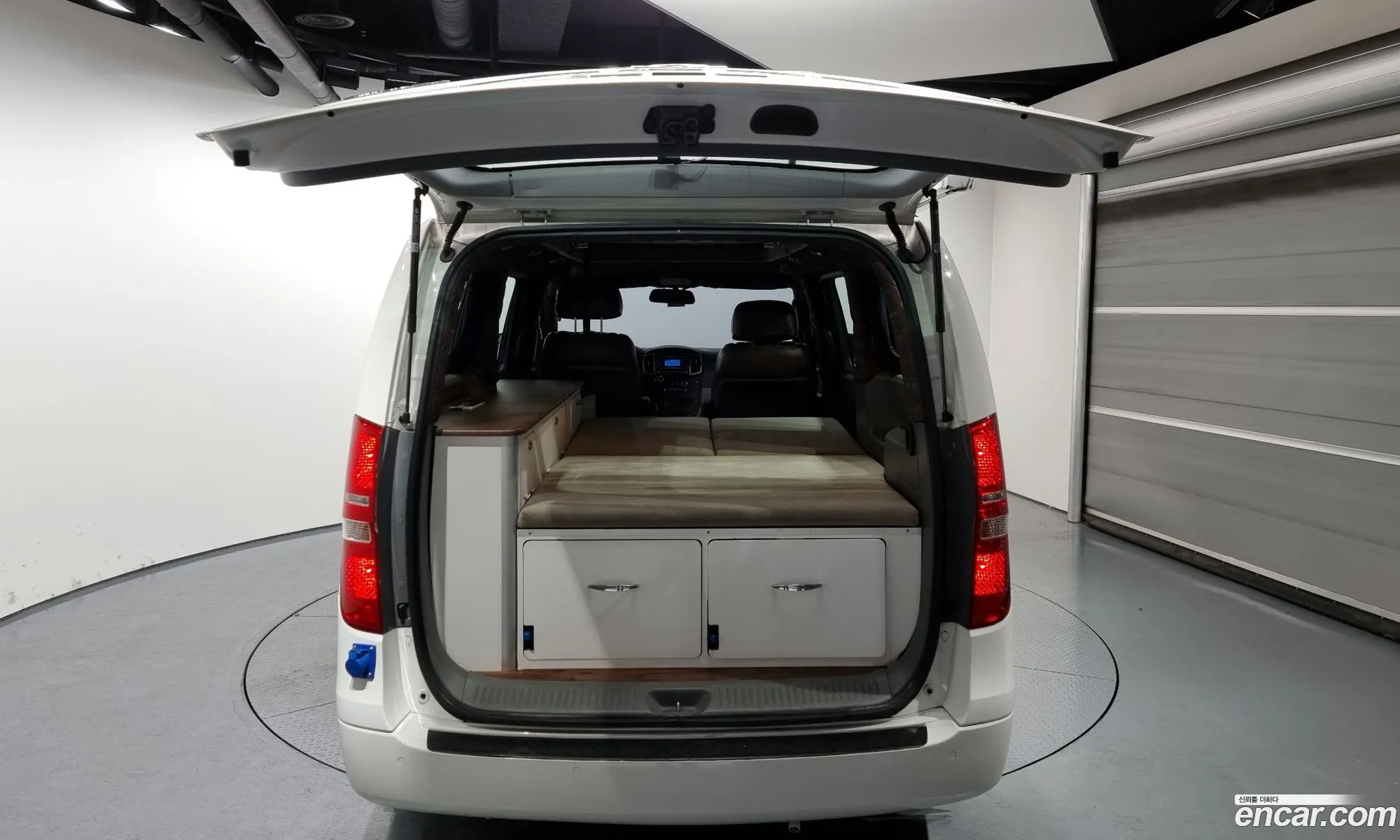 The New Grand Starex Camping Car - фотография 1661731