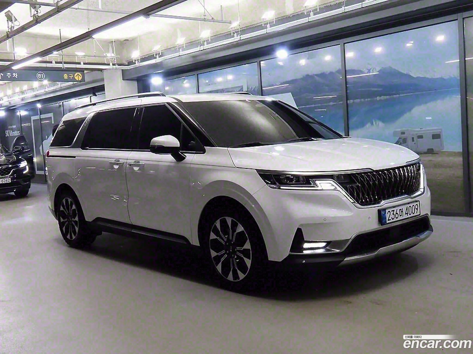 Carnival 4Th Generation 9 -Seater Signature - фотография 12699459