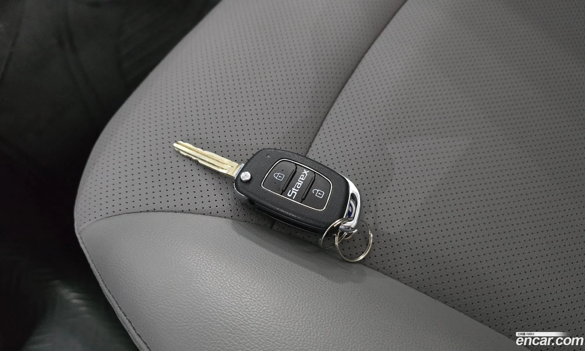 The New Grand Starex Van 5 -Seater Smart - фотография 14089719