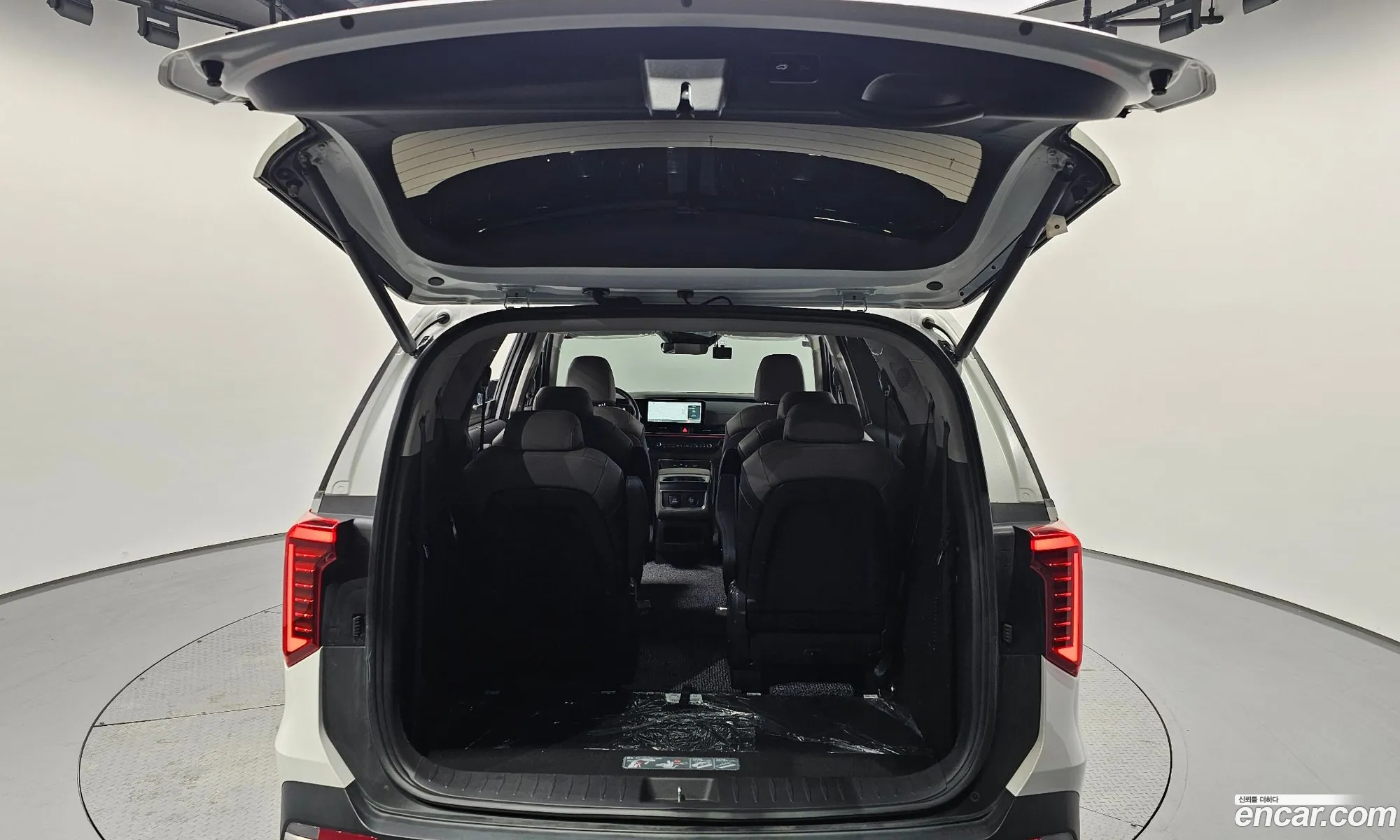 The New Carnival 4Th Generation Hev 9 -Seater Signature - фотография 14268334