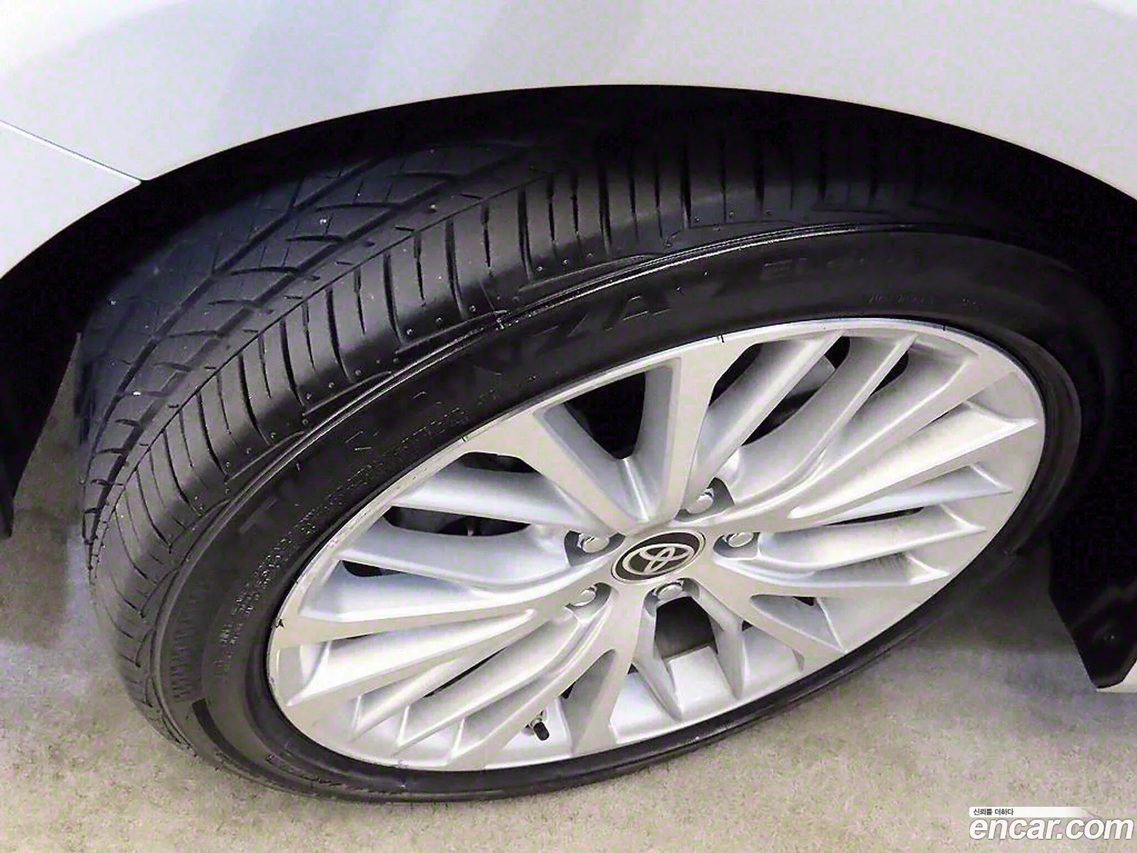 Camry Xv70 25 Xle Hybrid - фотография 14444301