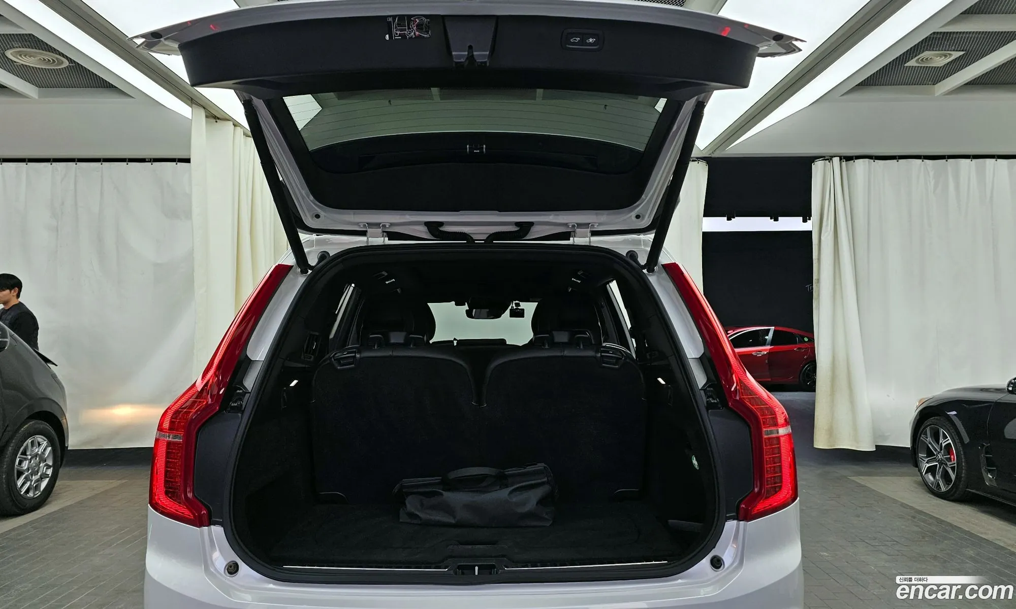 Xc90 2Nd Generation T8 R-Design Hybrid - фотография 4041644