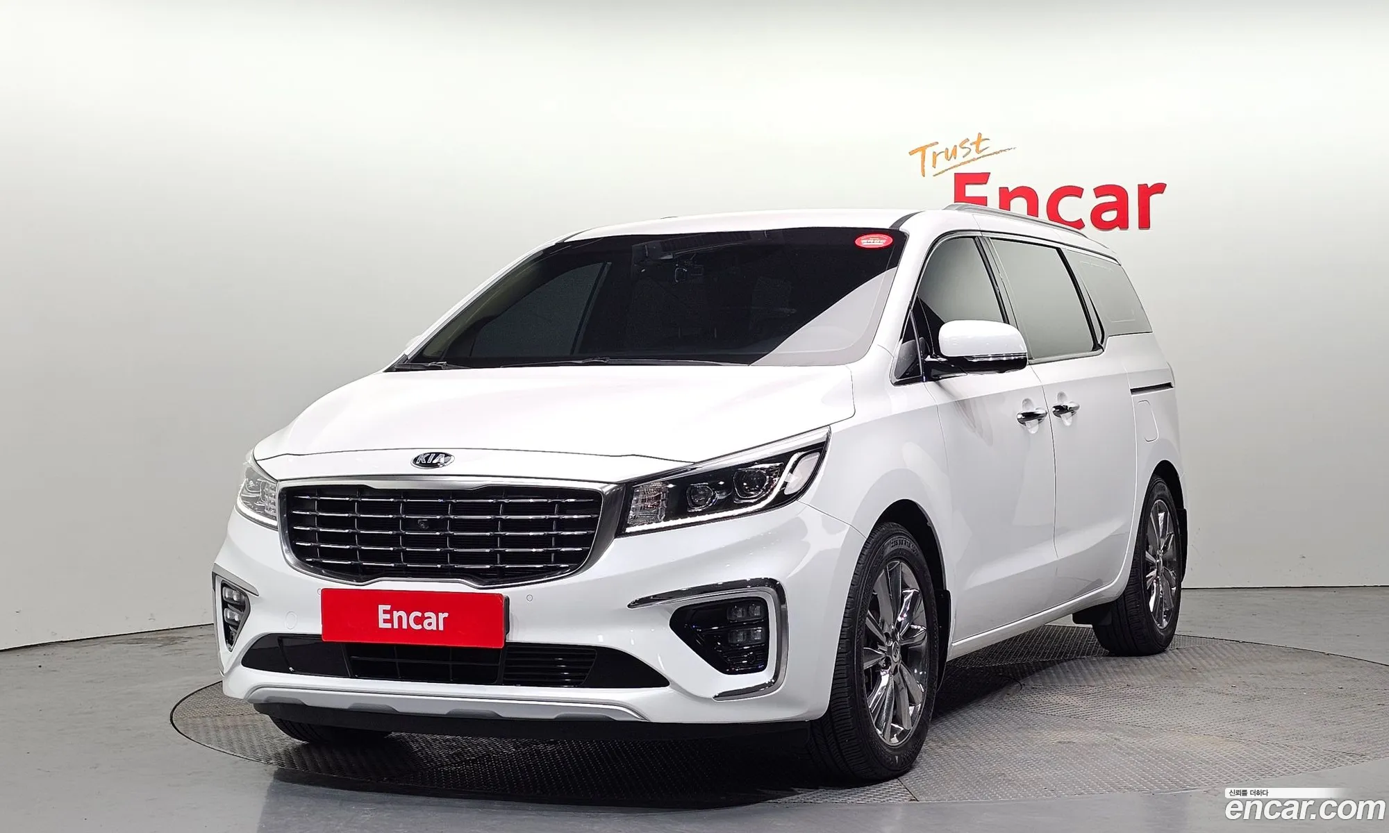 The New Carnival Gasoline 9 -Seater Noblesse Special - фотография 12574283