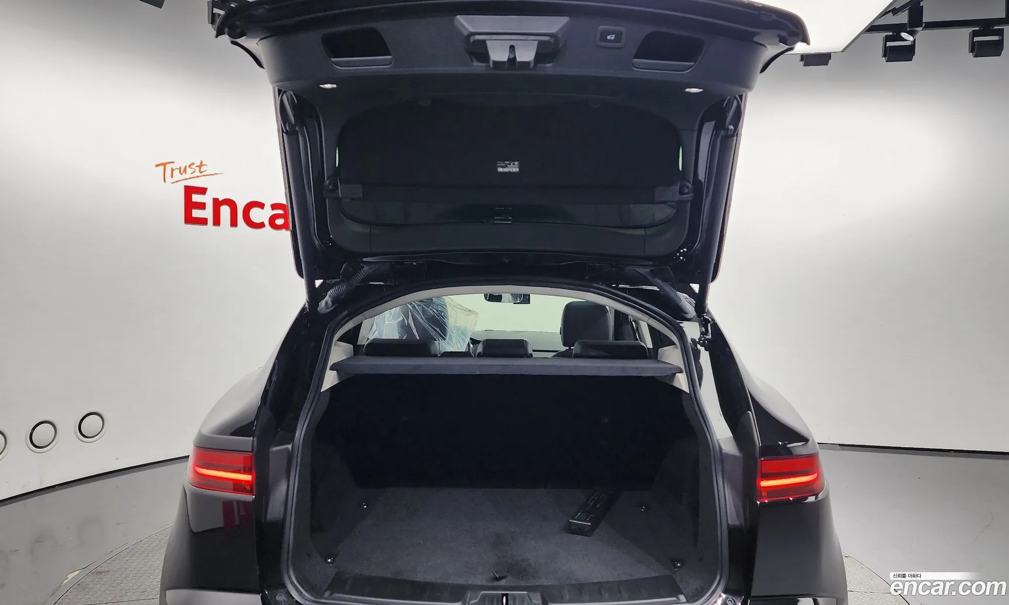 E-Pace P250 Se - фотография 3497928