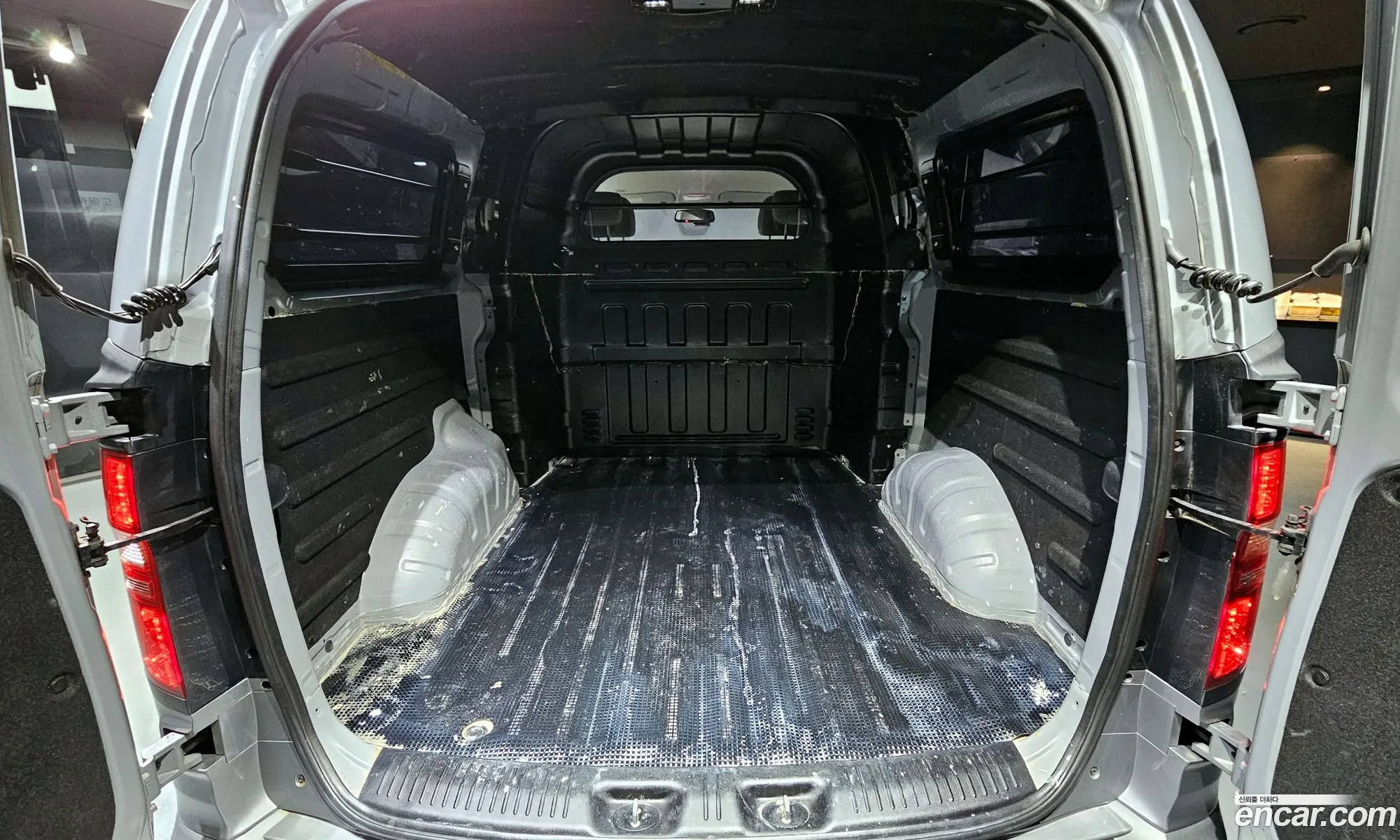 The New Grand Starex Van 5 -Seater Modern - фотография 14795925