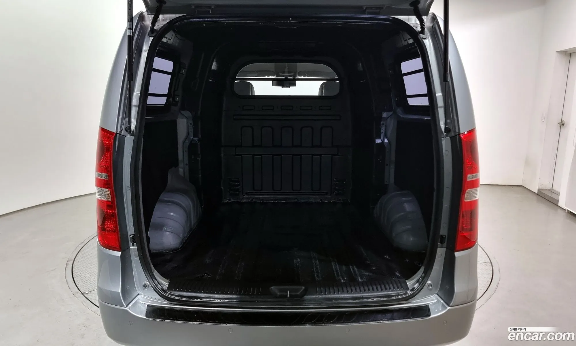 Grand Starex 5 -Seater Van Smart - фотография 13690935
