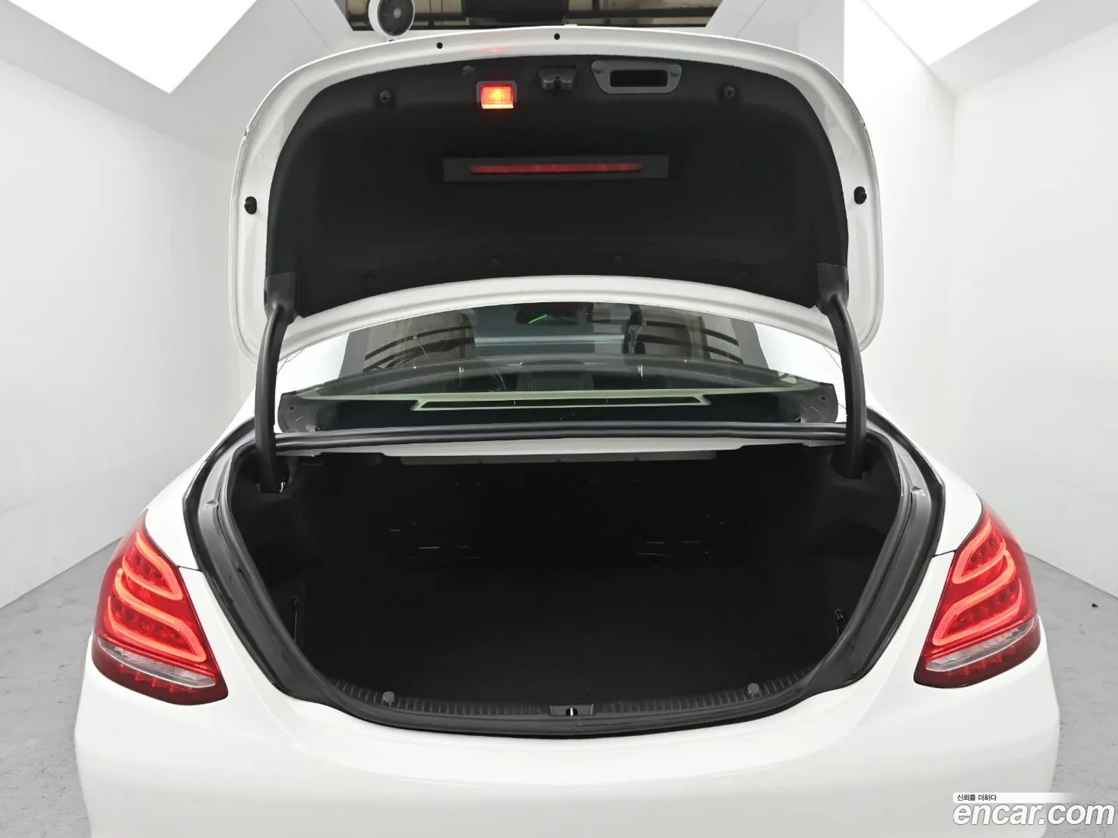 C-Class W205 C200 - фотография 11900021