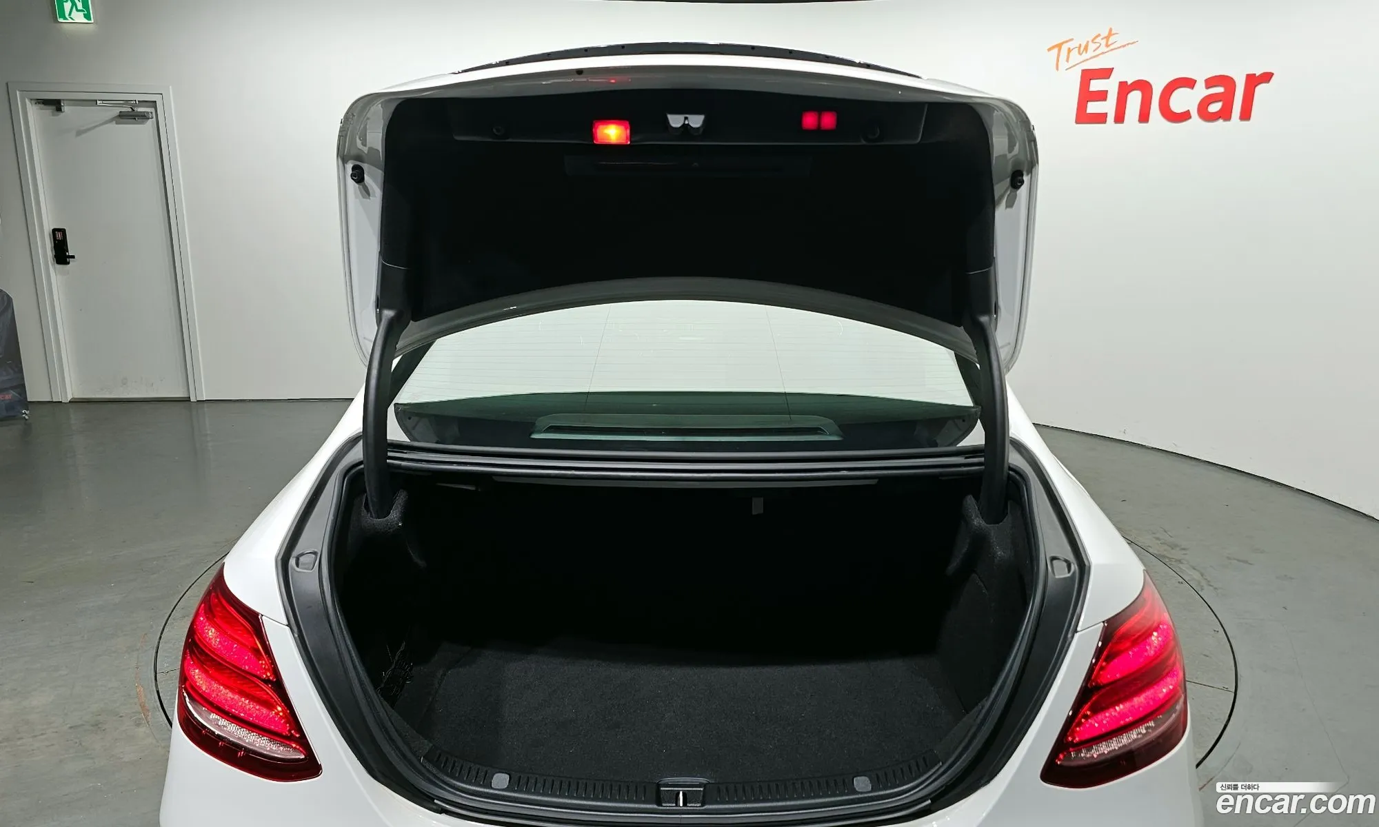 E-Class W213 E300 4Matic Exclusive - фотография 11898043