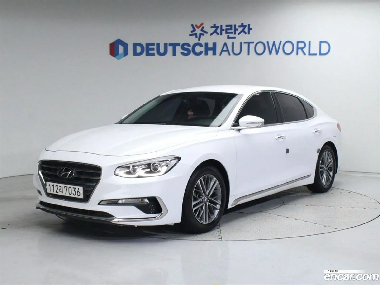 Grandeur Ig 30 Lpi Modern Rent -A -Car - фотография 14855605