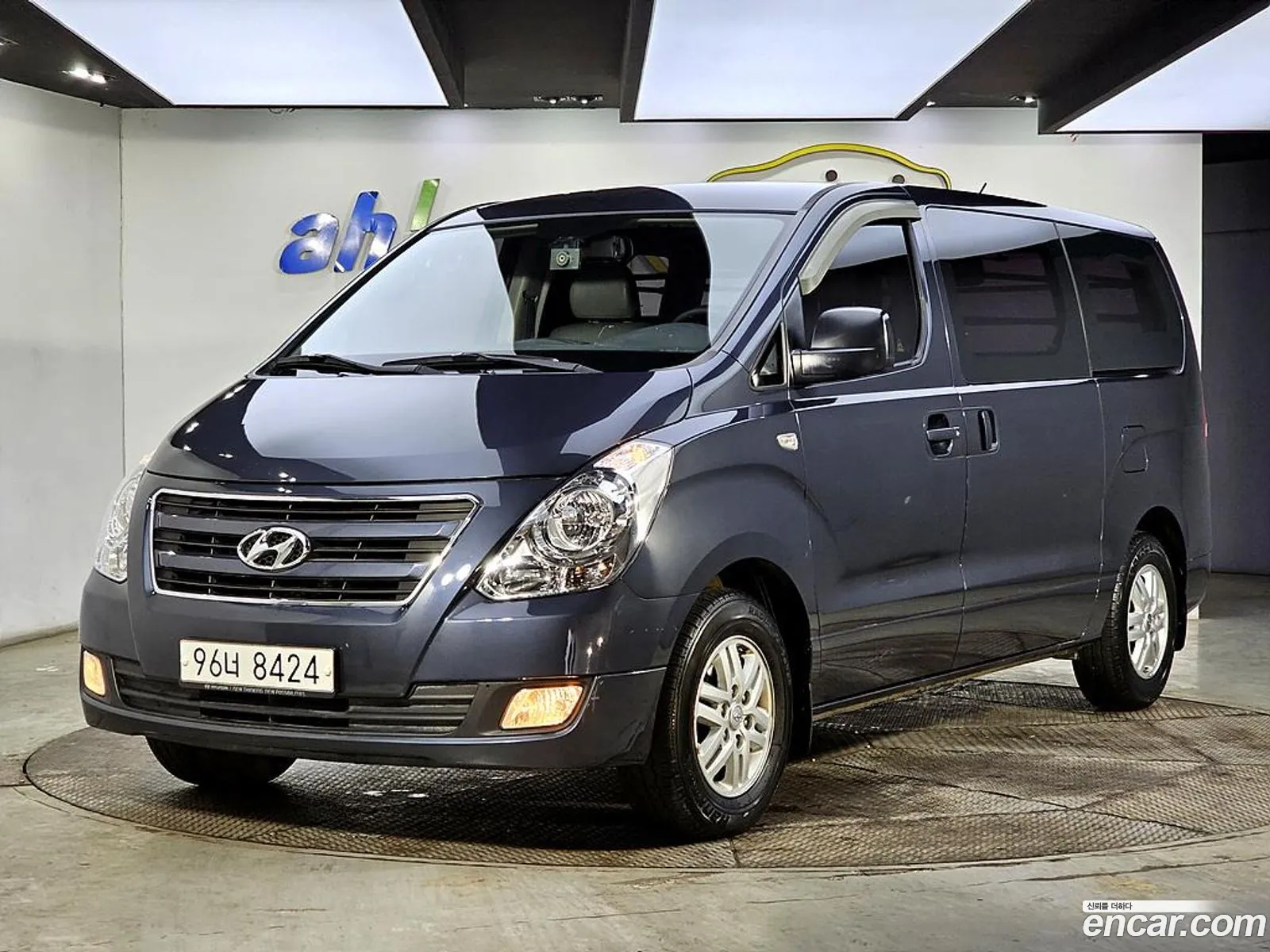Grand Starex 3 -Seater Van Smart - фотография 14763808