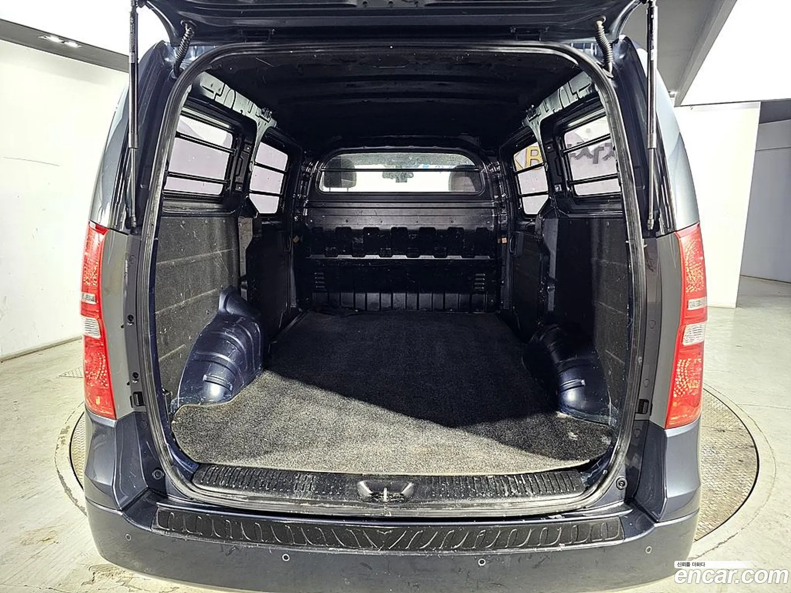 Grand Starex 3 -Seater Van Smart - фотография 14763811