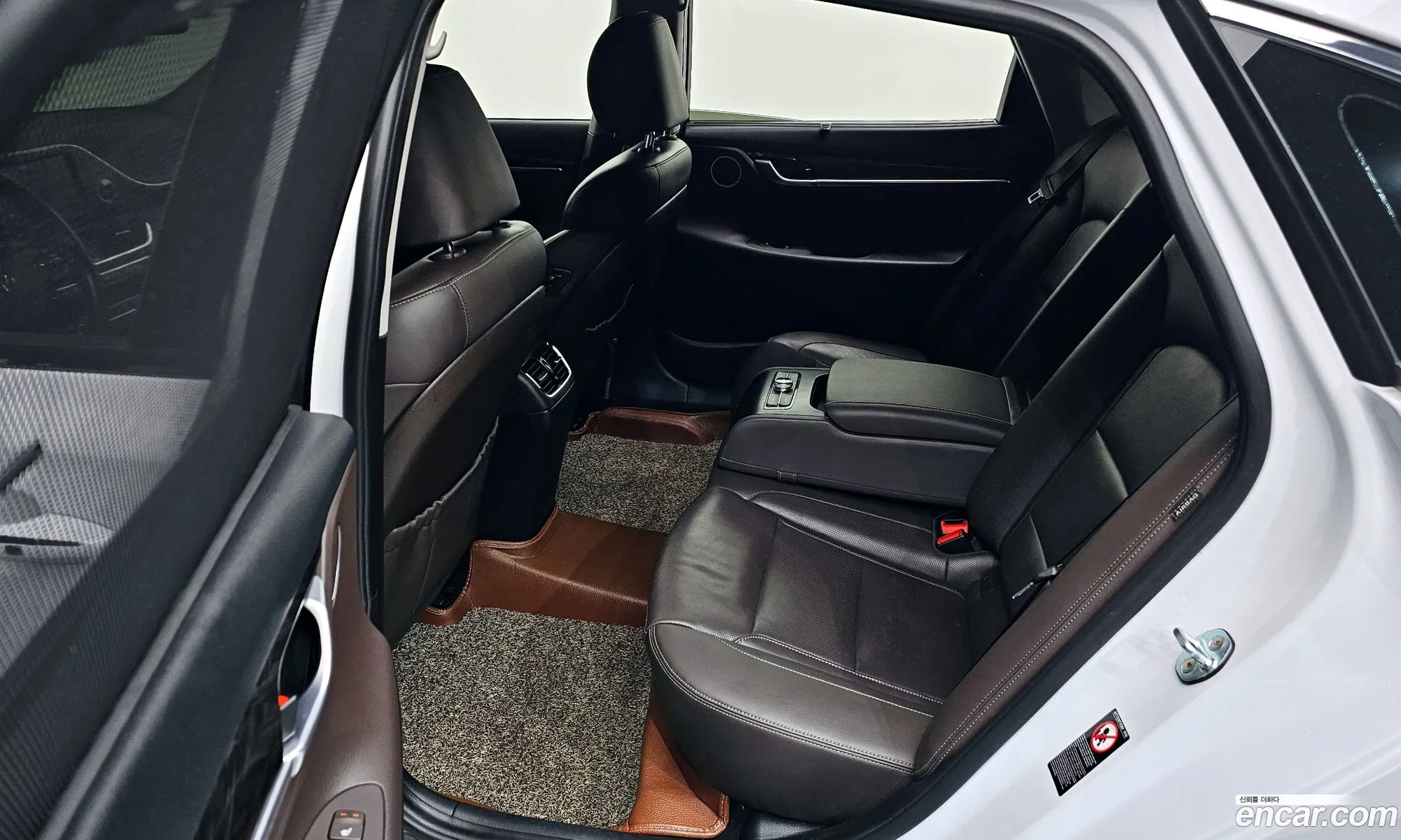 Grandeur Ig 30 Lpi Modern Rent -A -Car - фотография 1649655