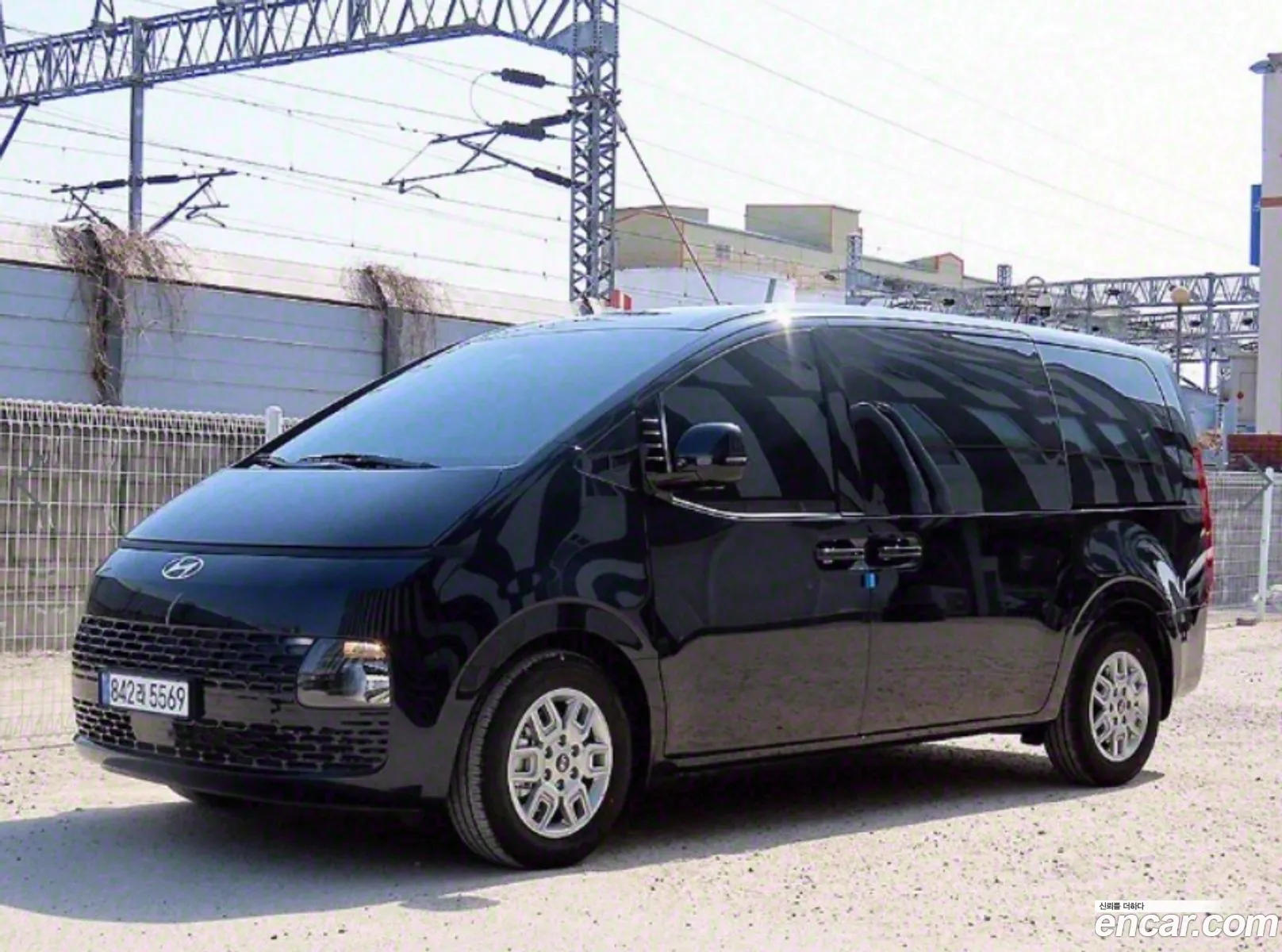 Starria L35 Cargo 3 -Seater Modern - фотография 14855581
