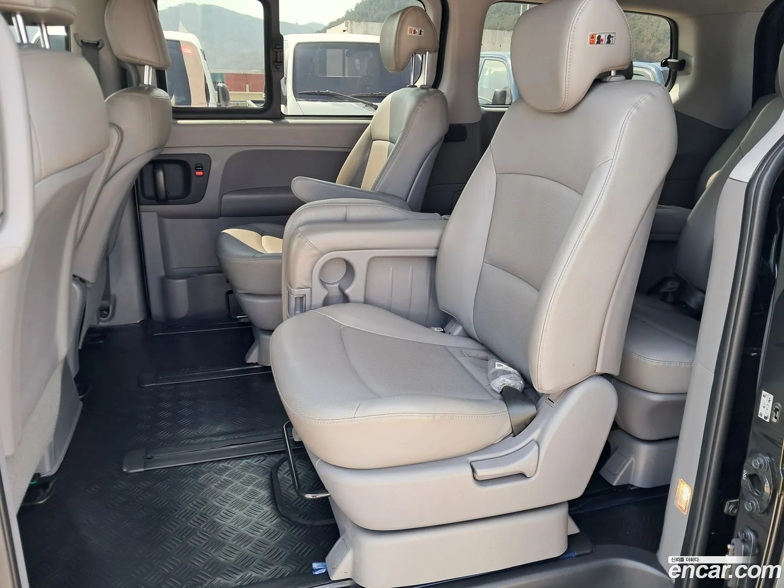 The New Grand Starex Wagon 11 -Seater Smart - фотография 14795904