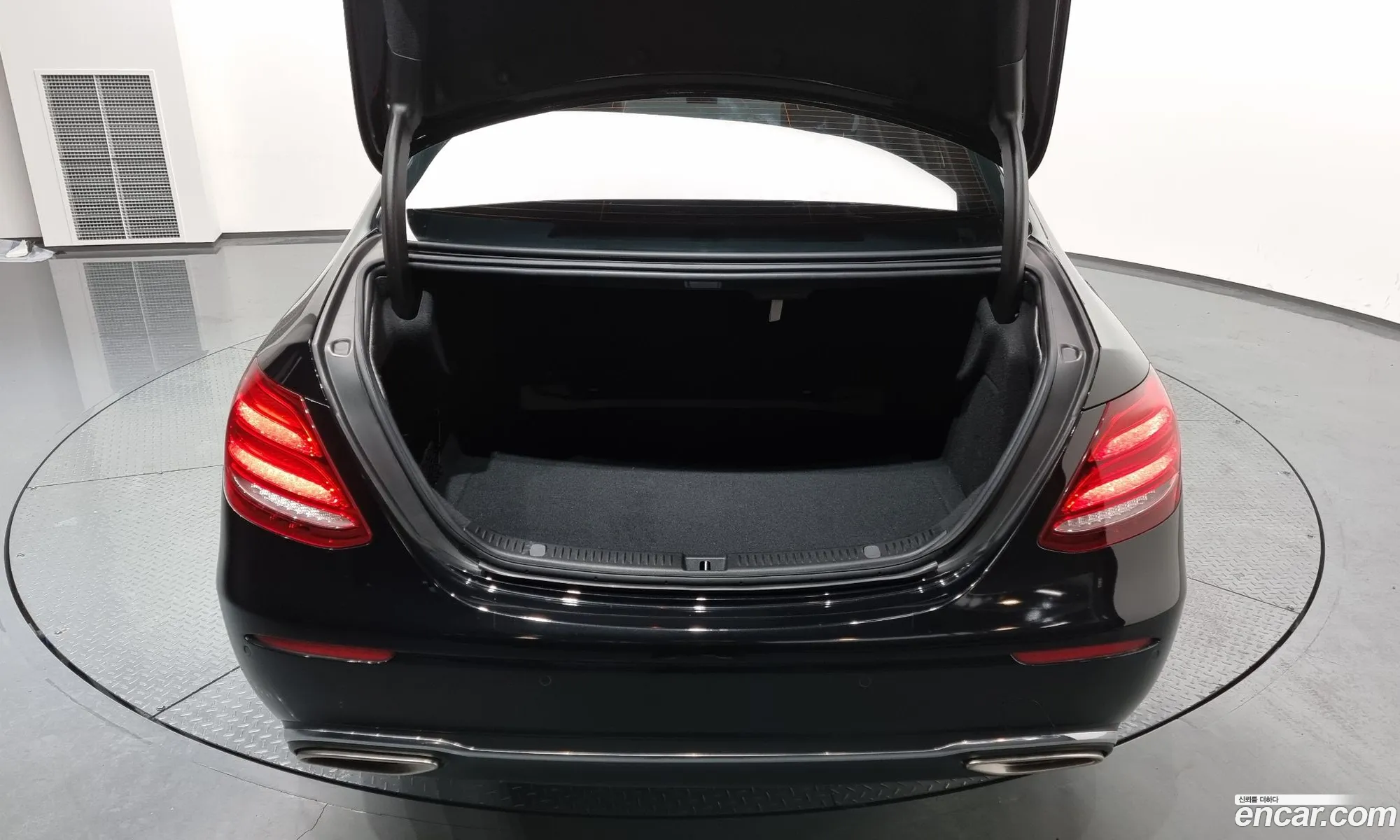 E-Class W213 E200 Avant-Garde - фотография 11188563