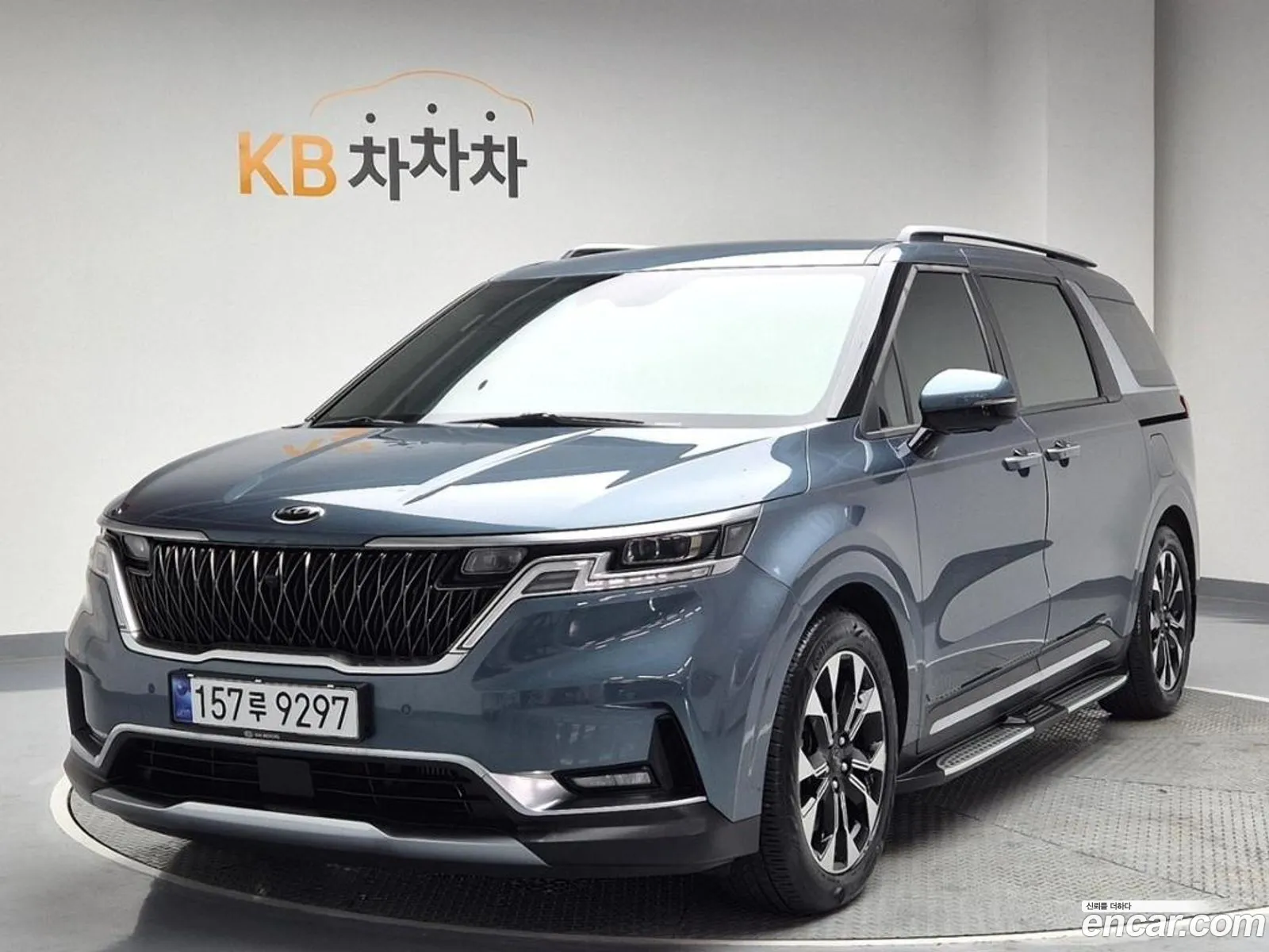Carnival 4Th Generation 7 -Seater Signature - фотография 12391192