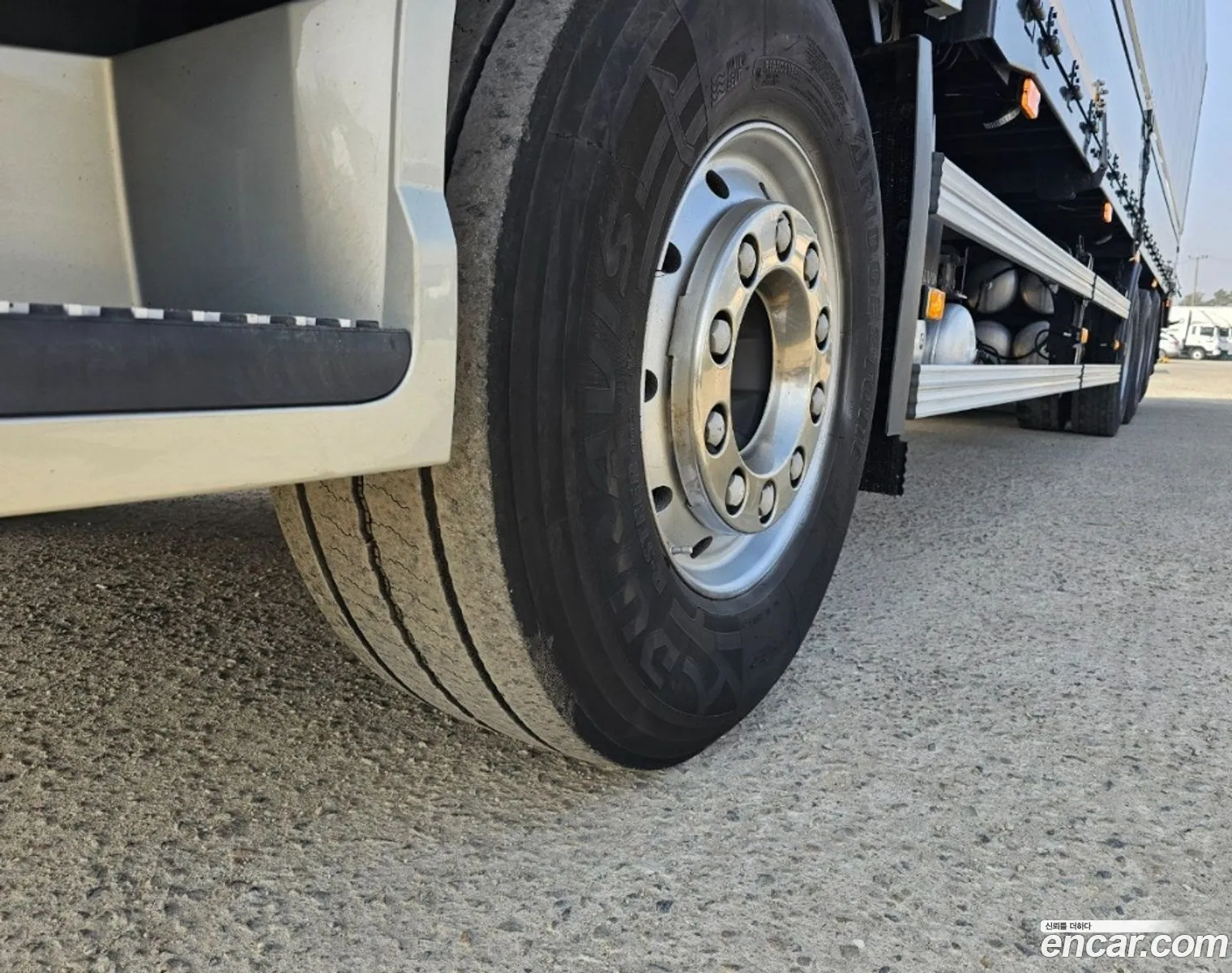 Cargo Truck Wing Body 21 Ton 6X2 - фотография 3817755