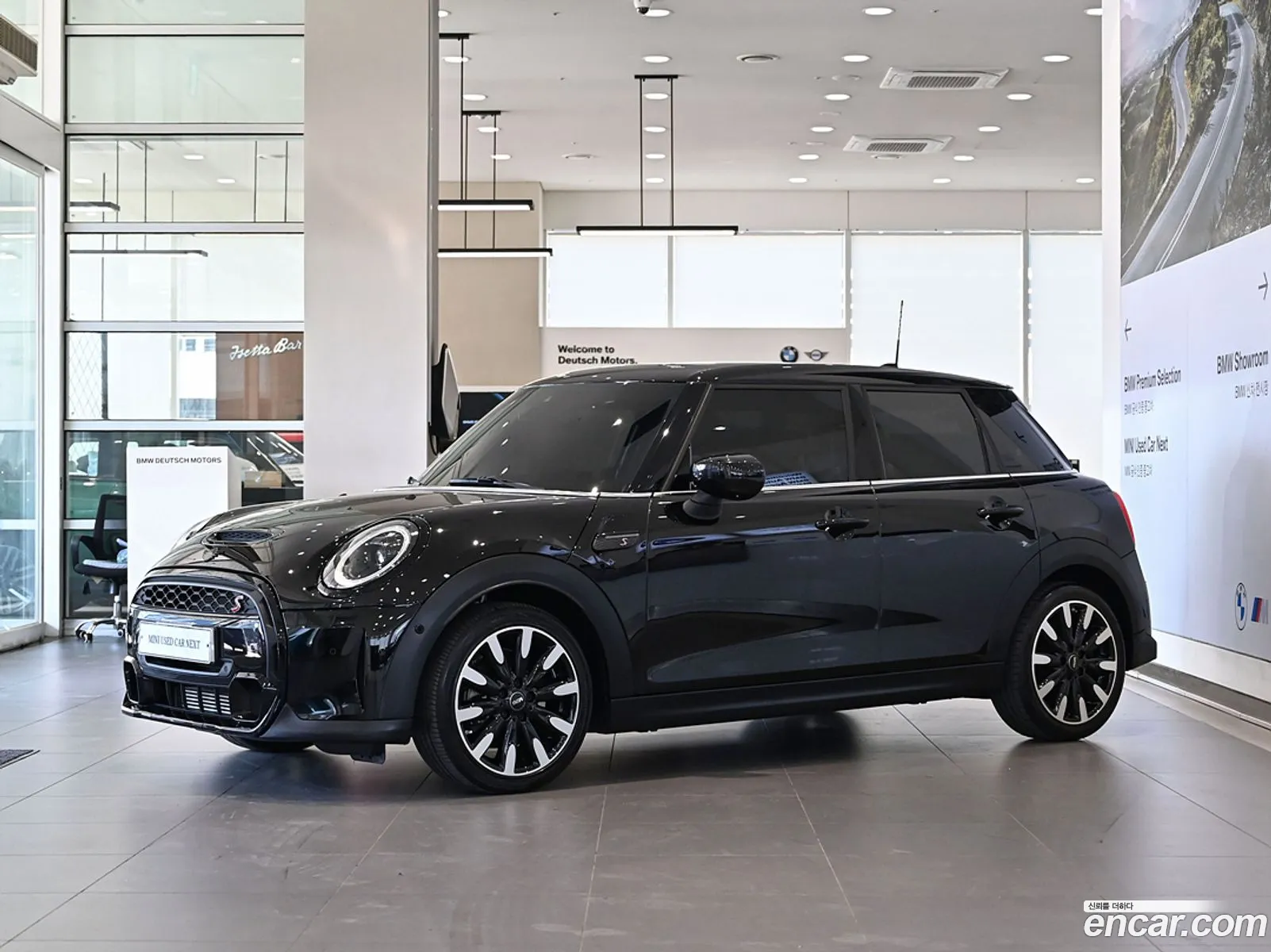 Mini Cooper 5Door Classic 2021 - фотография 4178886