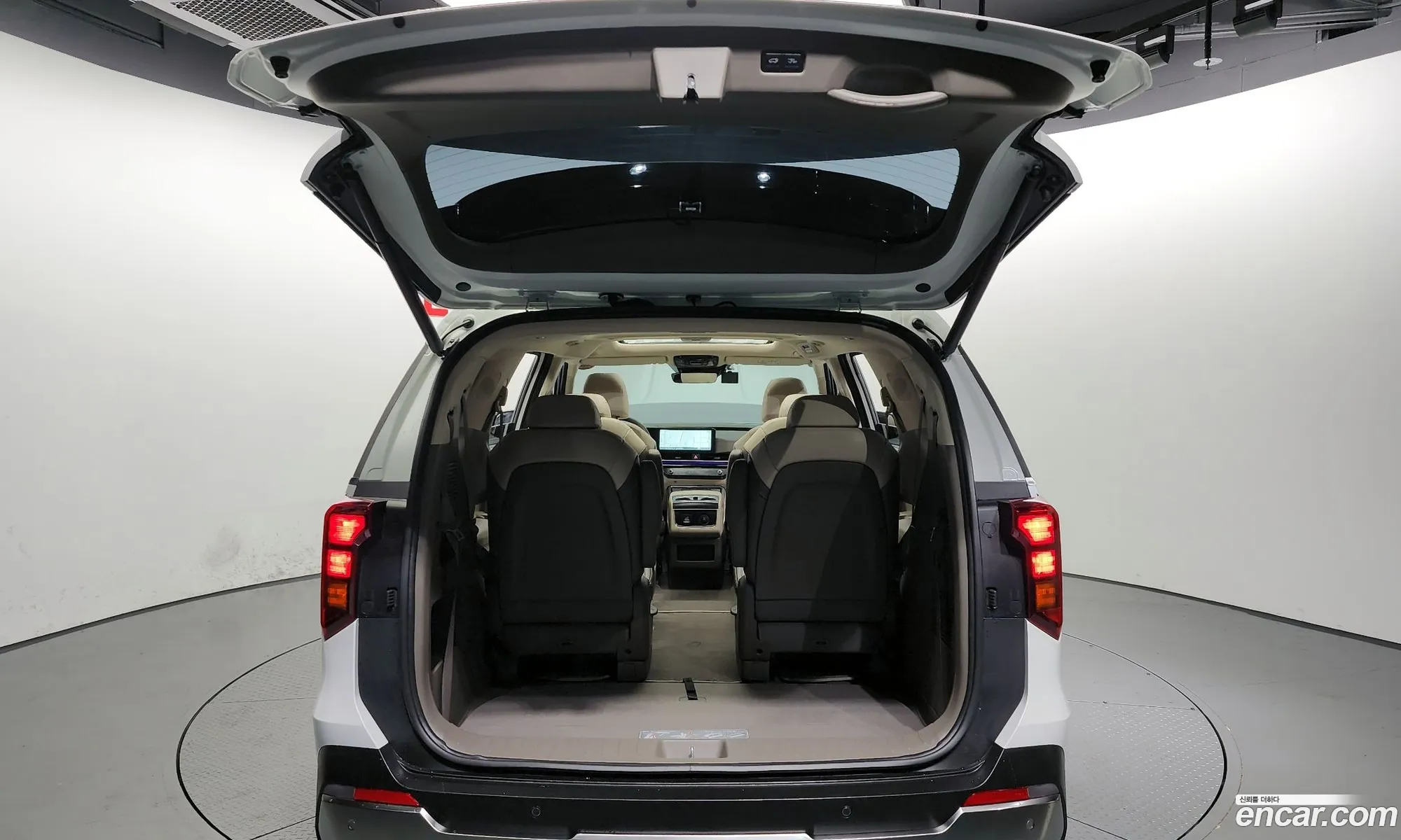 The New Carnival 4Th Generation Hev 9 -Seater Signature - фотография 11589913