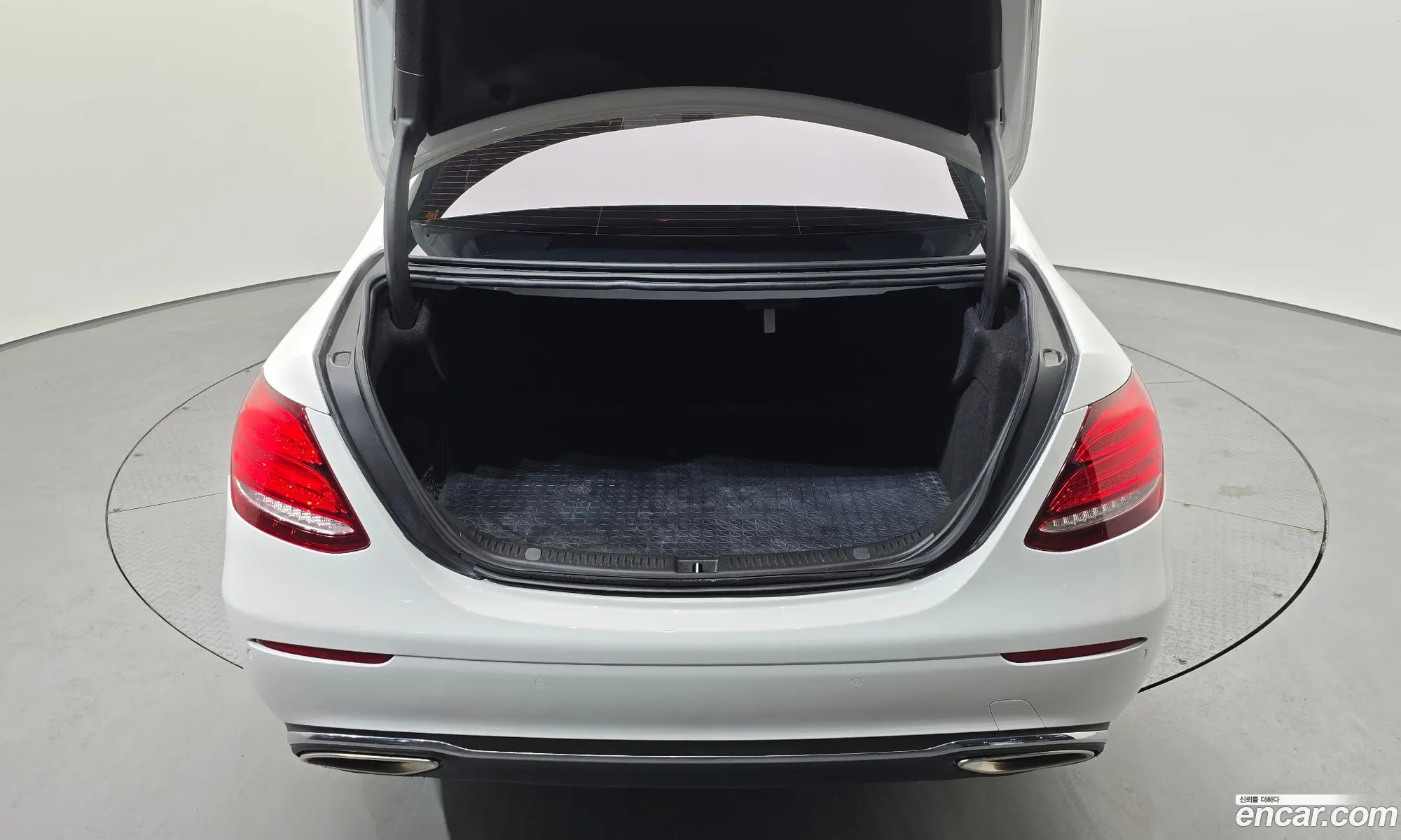 E-Class W213 E300 Avant-Garde - фотография 11789894