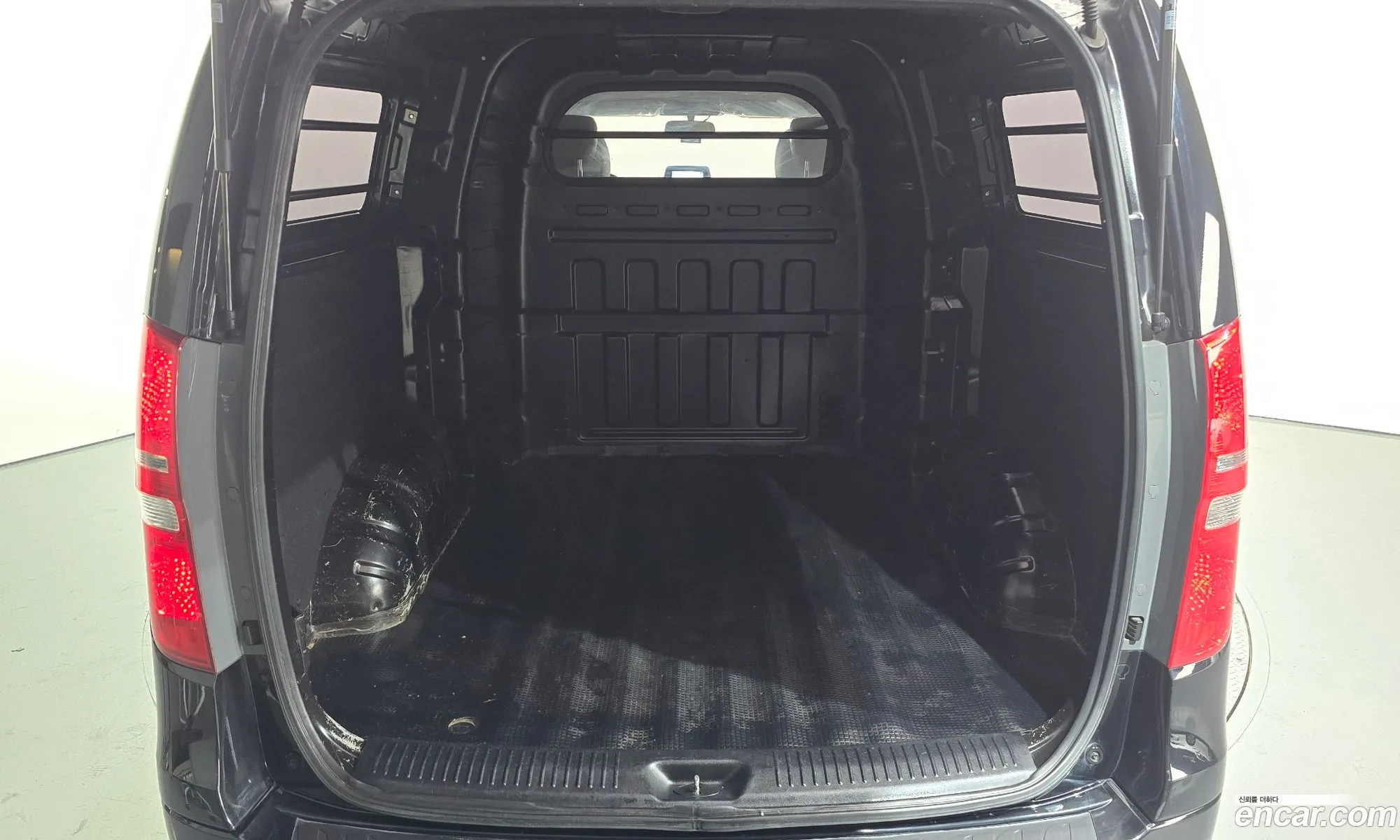 The New Grand Starex Van 5 -Seater Smart - фотография 19343382