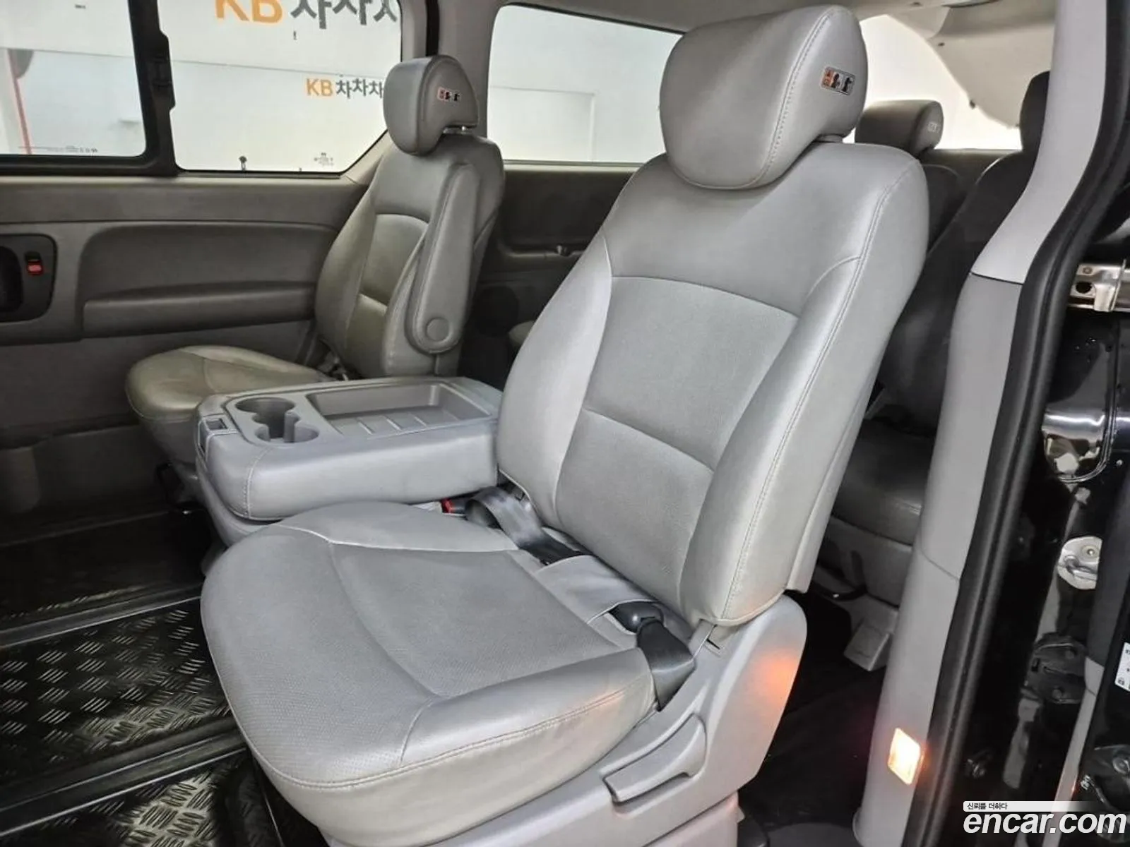 Grand Starex 12 -Seater Wagon Wagon Modern Special - фотография 1705547
