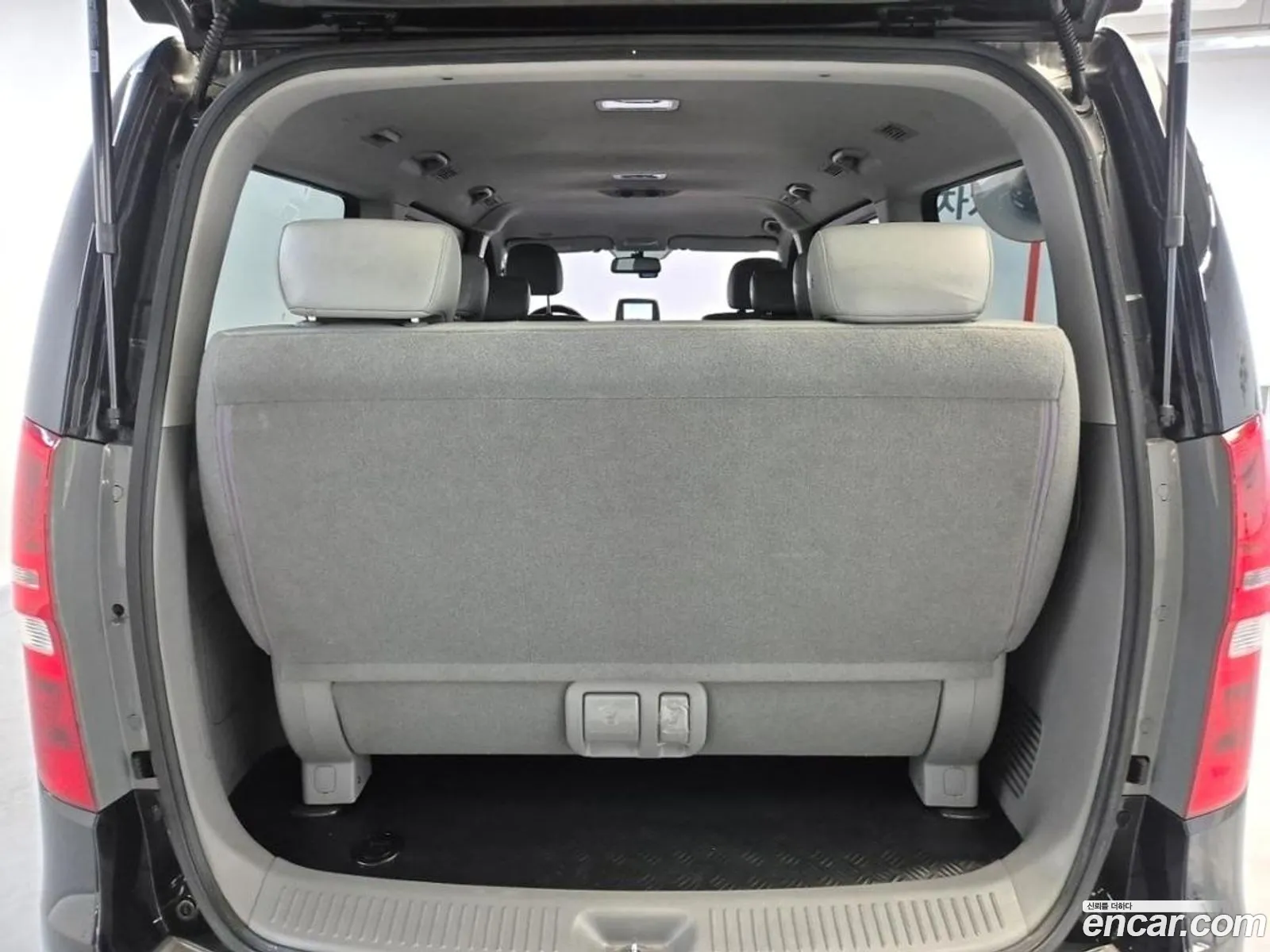 Grand Starex 12 -Seater Wagon Wagon Modern Special - фотография 1705546