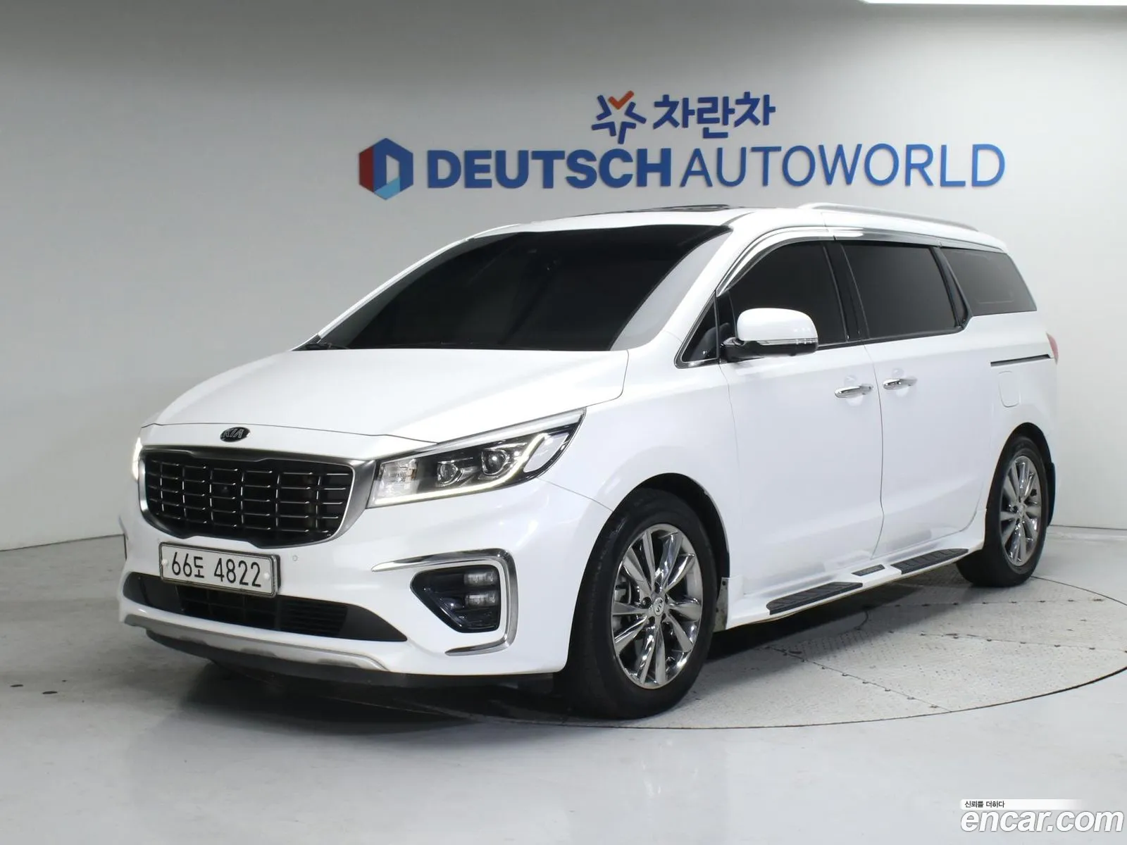 The New Carnival 9 -Seater Noblesse Special - фотография 11575616