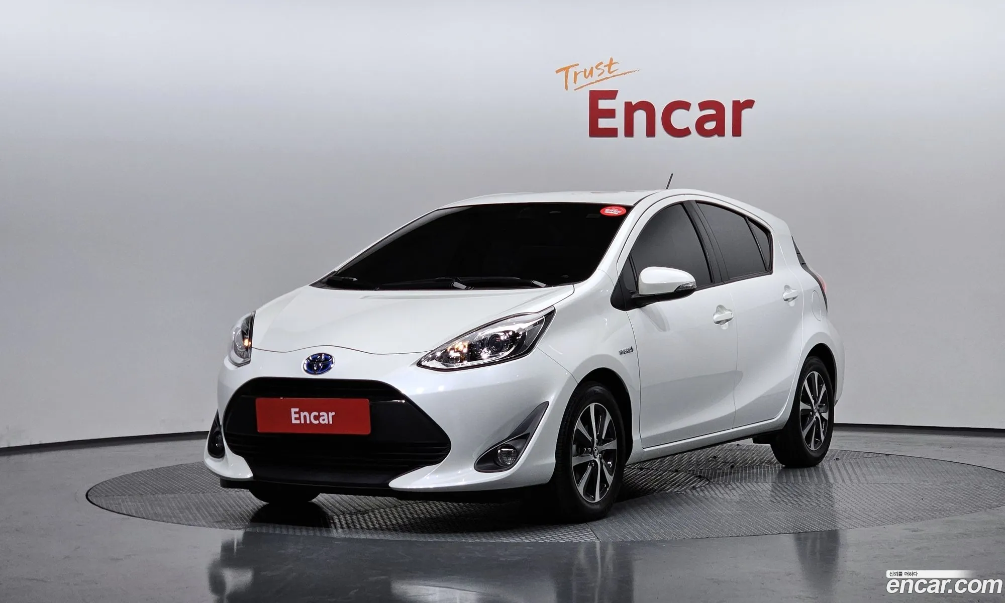 Prius C 15 - фотография 14400719