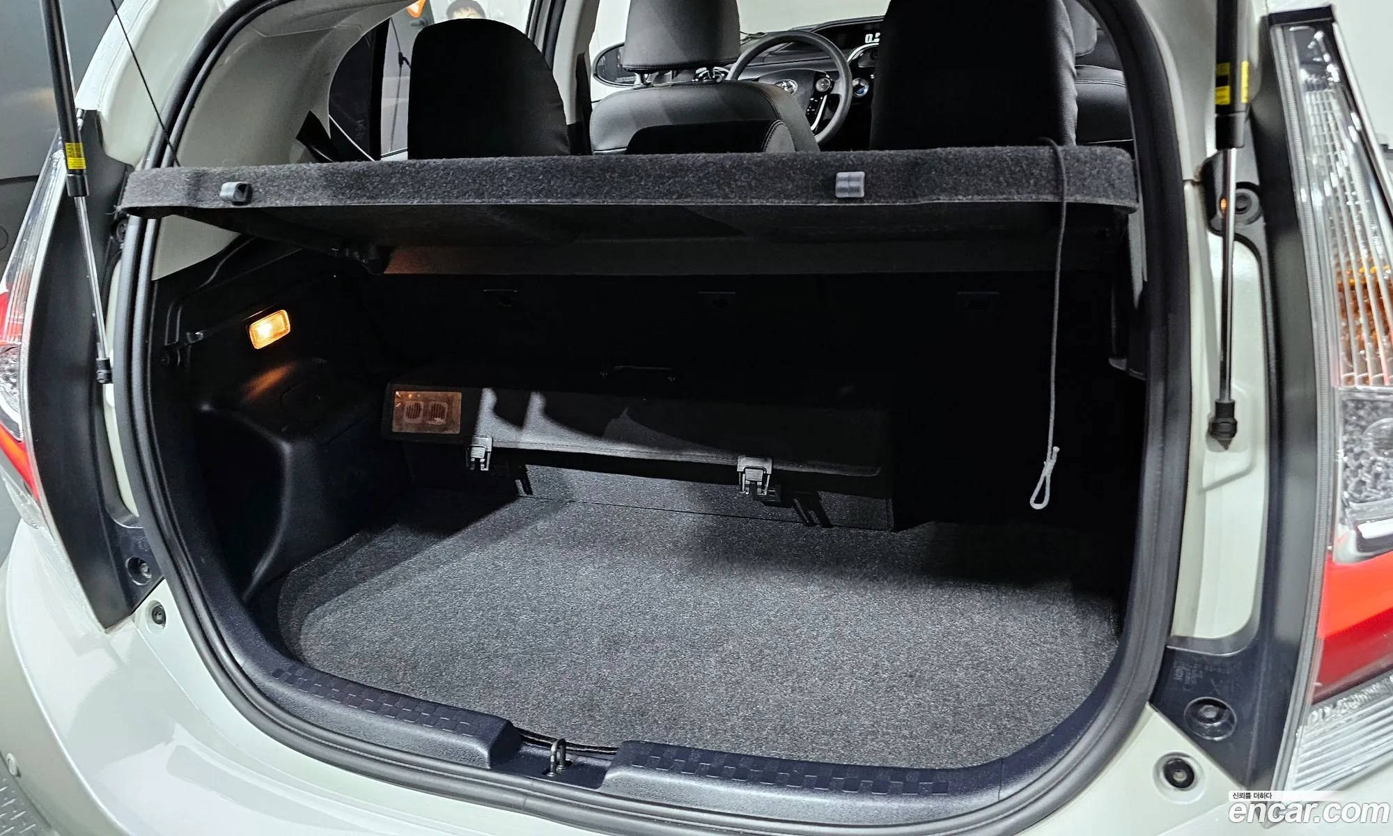 Prius C 15 - фотография 14400720