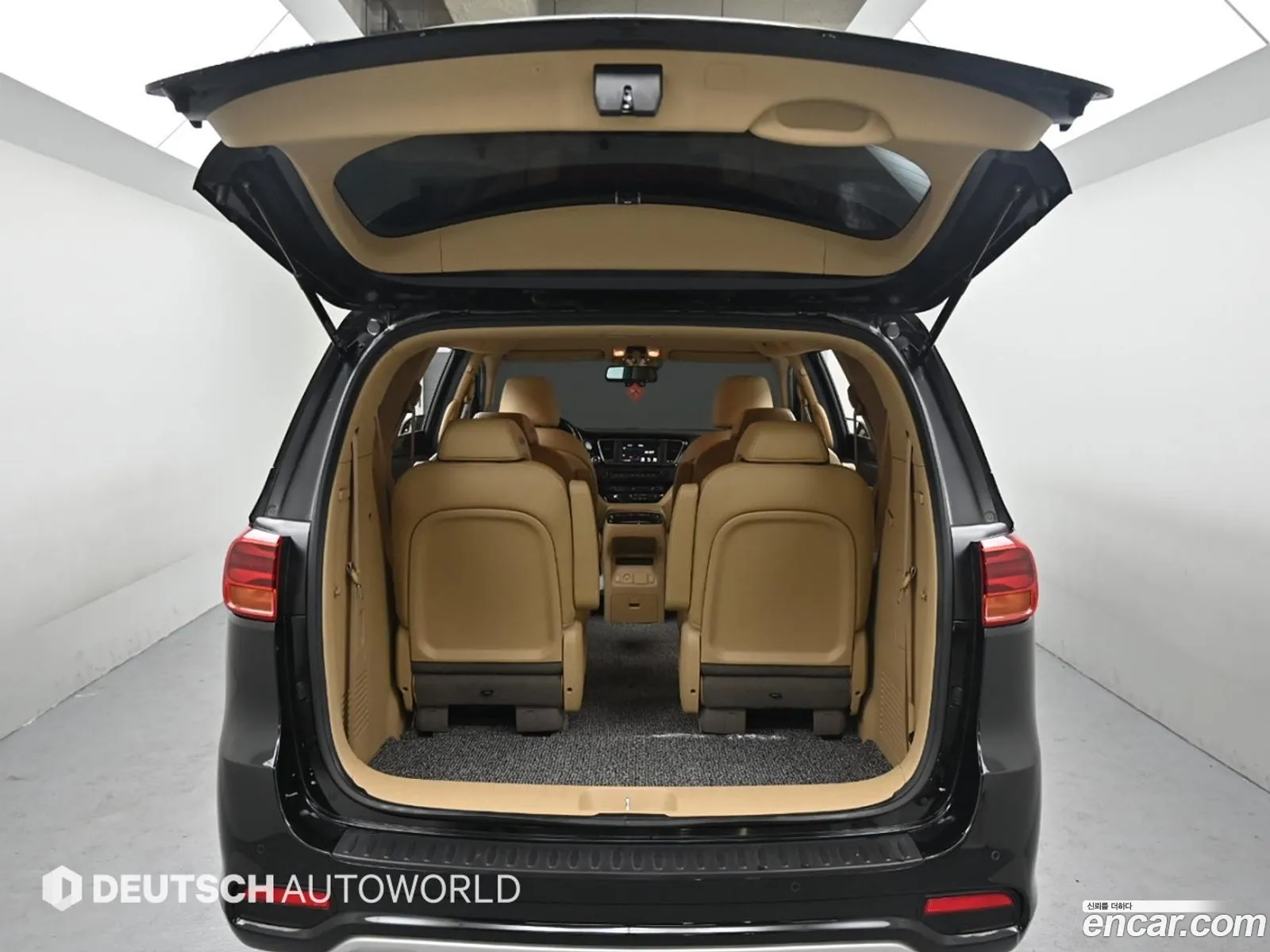 Kia Carnival 9-Seater Prstige 2020 - фотография 28791