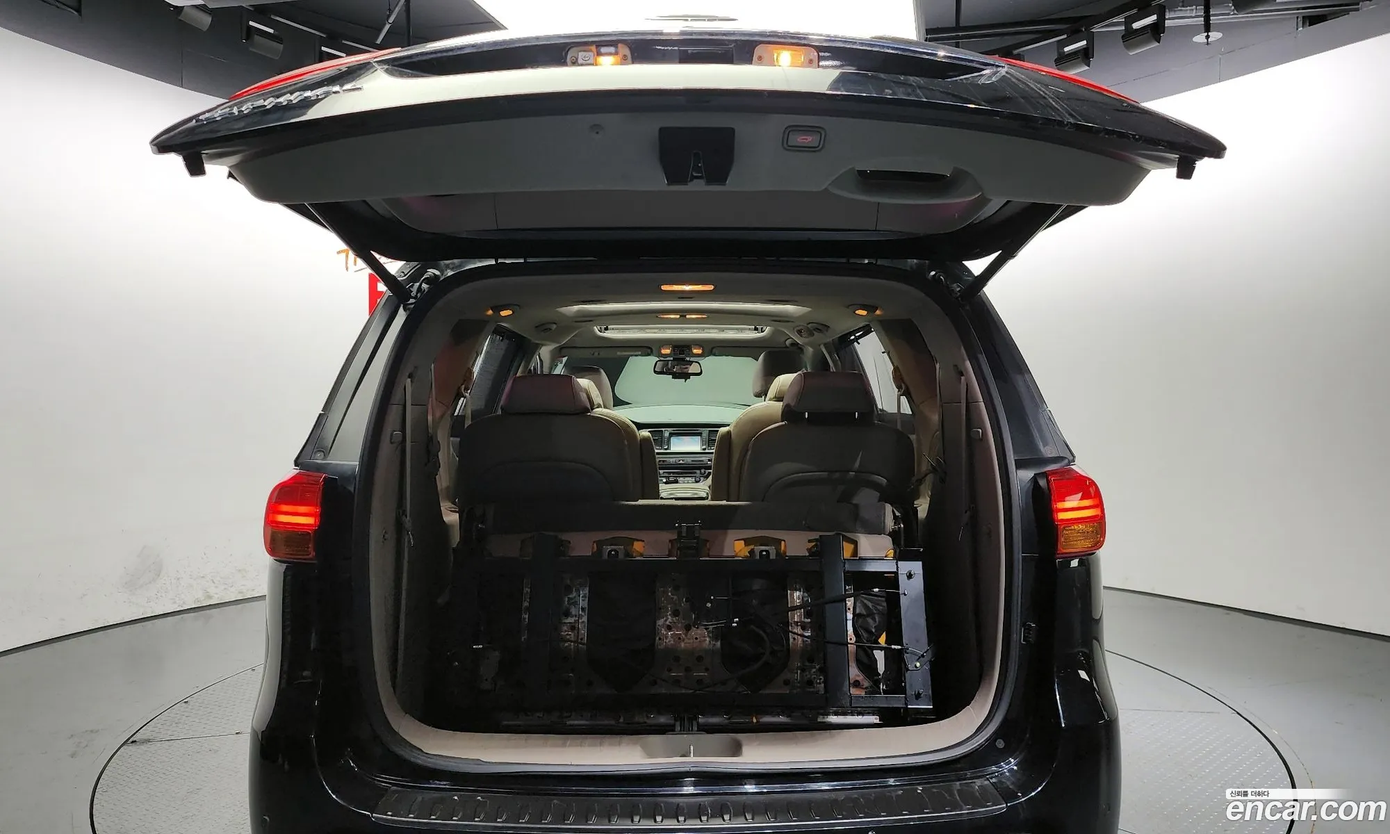 All New Carnival 9 -Seater Prestige - фотография 11360265