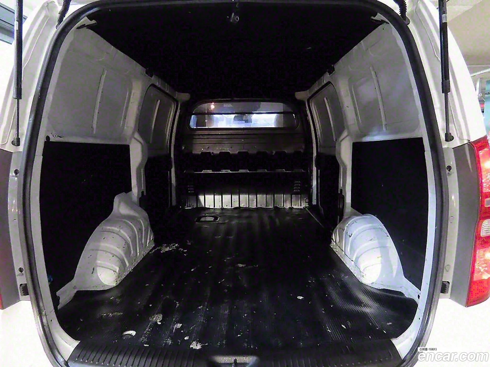 Grand Starex 3 -Seater Van Smart Special - фотография 975112