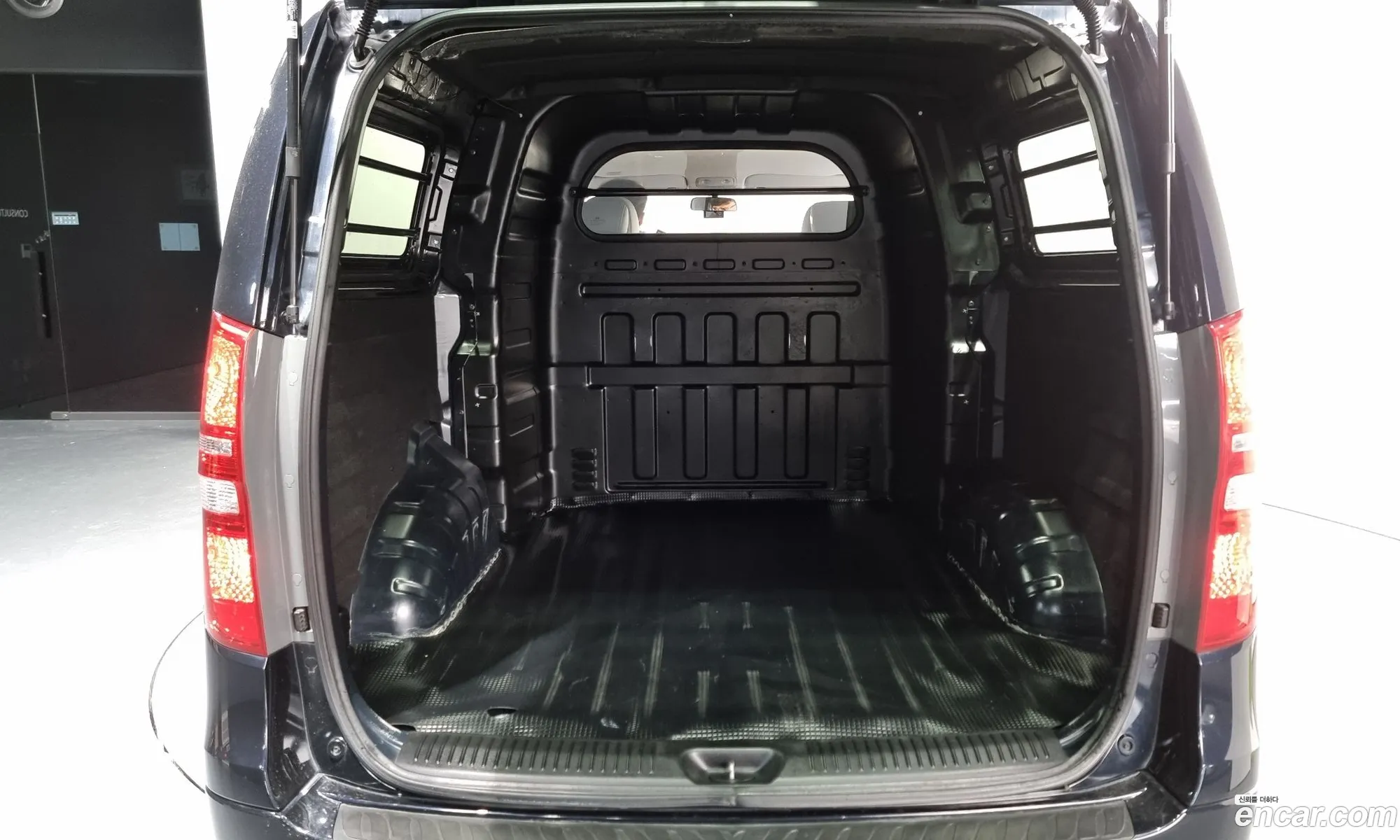 The New Grand Starex Van 5 -Seater Modern - фотография 11838724