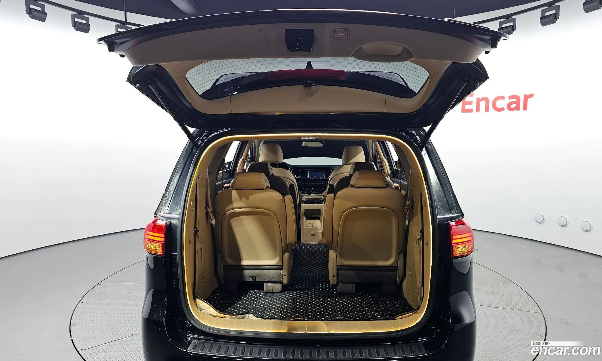 All -New Carnival 9 -Seater High Limousine Prestige High Loop - фотография 14433736