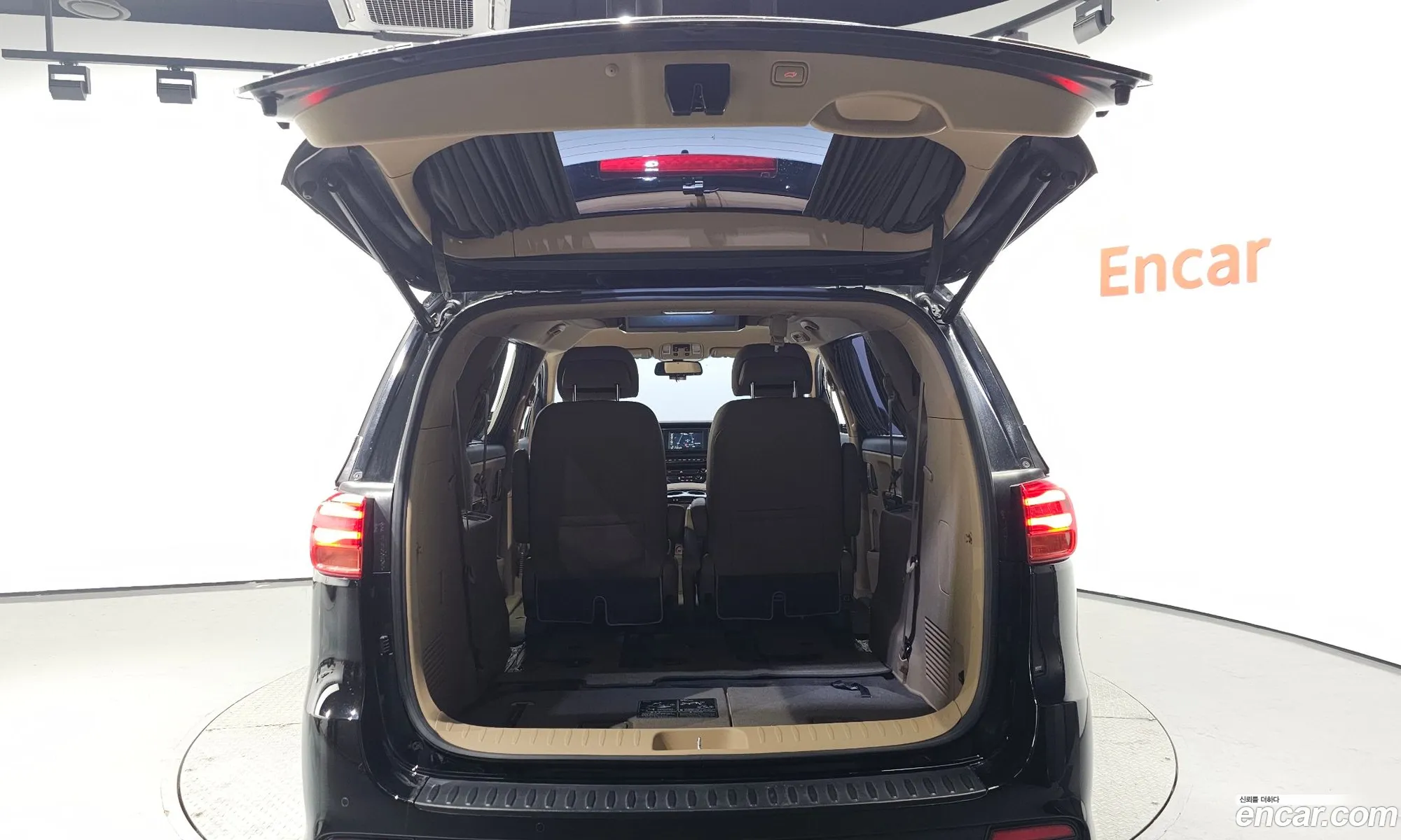 The New Carnival 7 -Seater High Limousine Vip - фотография 12444985