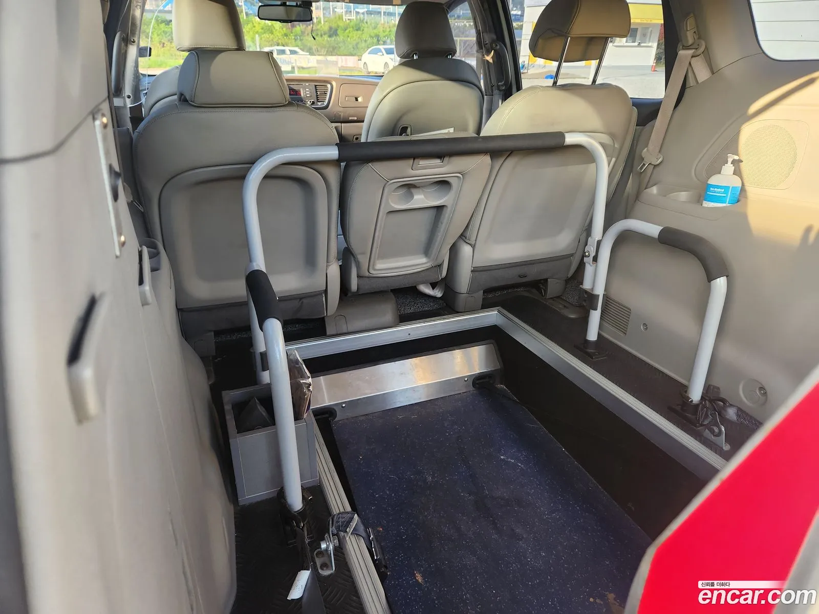 All New Carnival 6 -Seater Wheelchair Lift - фотография 12591112