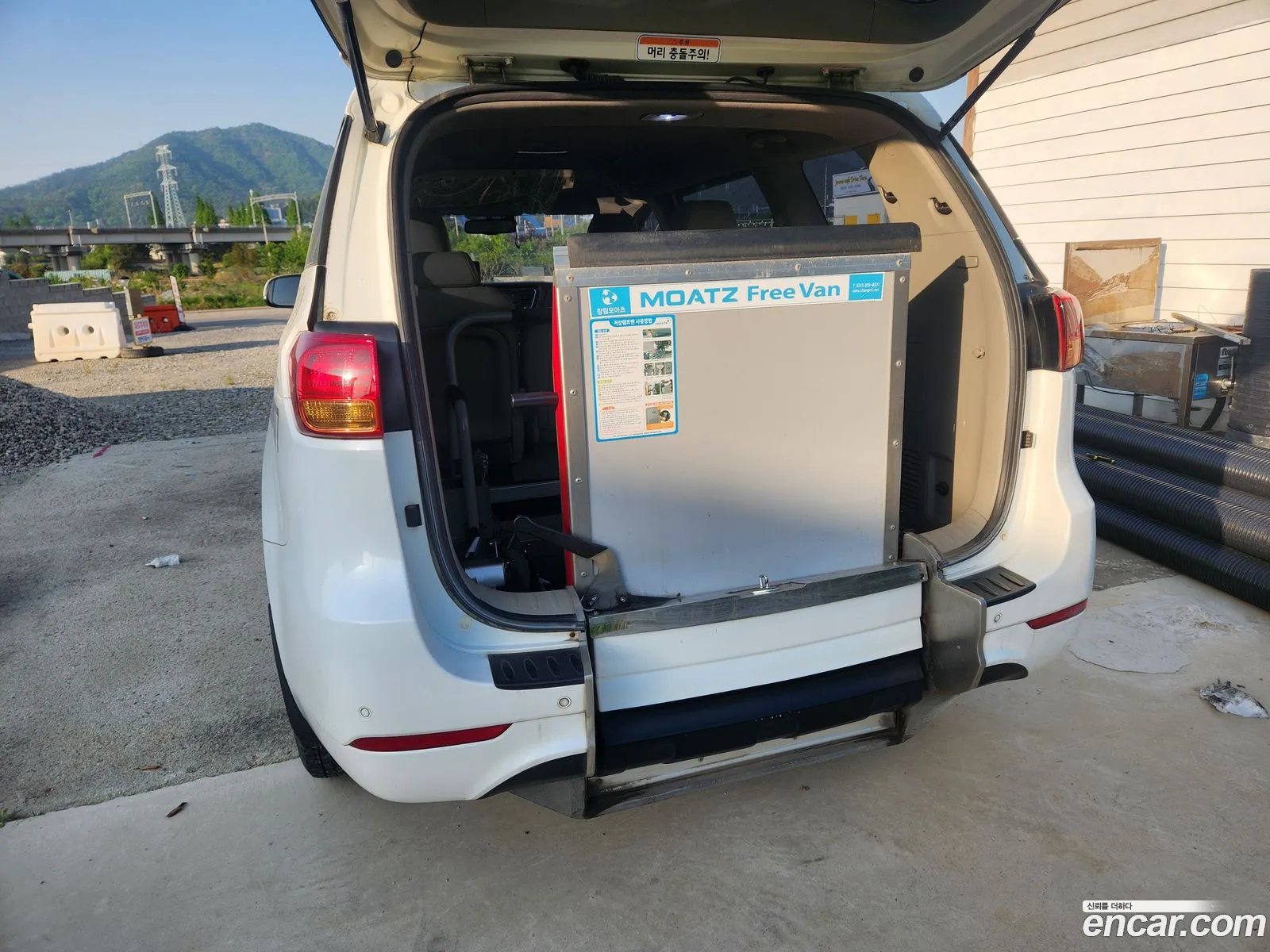All New Carnival 6 -Seater Wheelchair Lift - фотография 12591116
