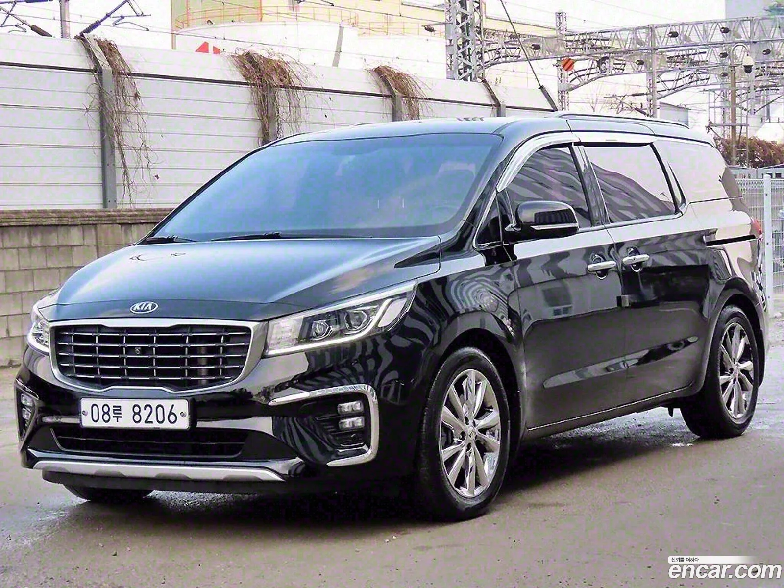 The New Carnival 9 -Seater Noblesse Special - фотография 12431731
