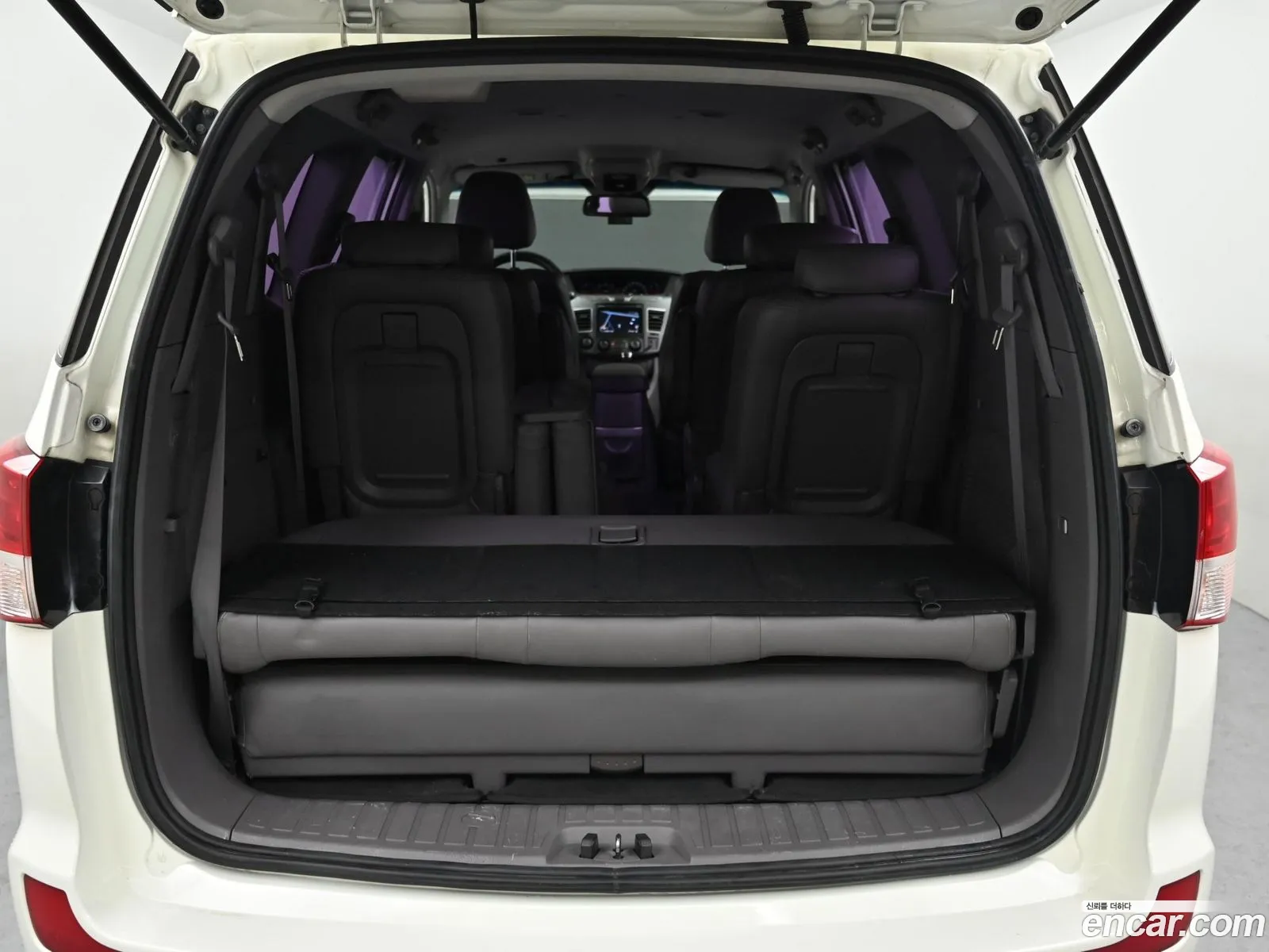 Korando Turismo 4Wd 9 -Seater Adventure 60Th Edition - фотография 1984245
